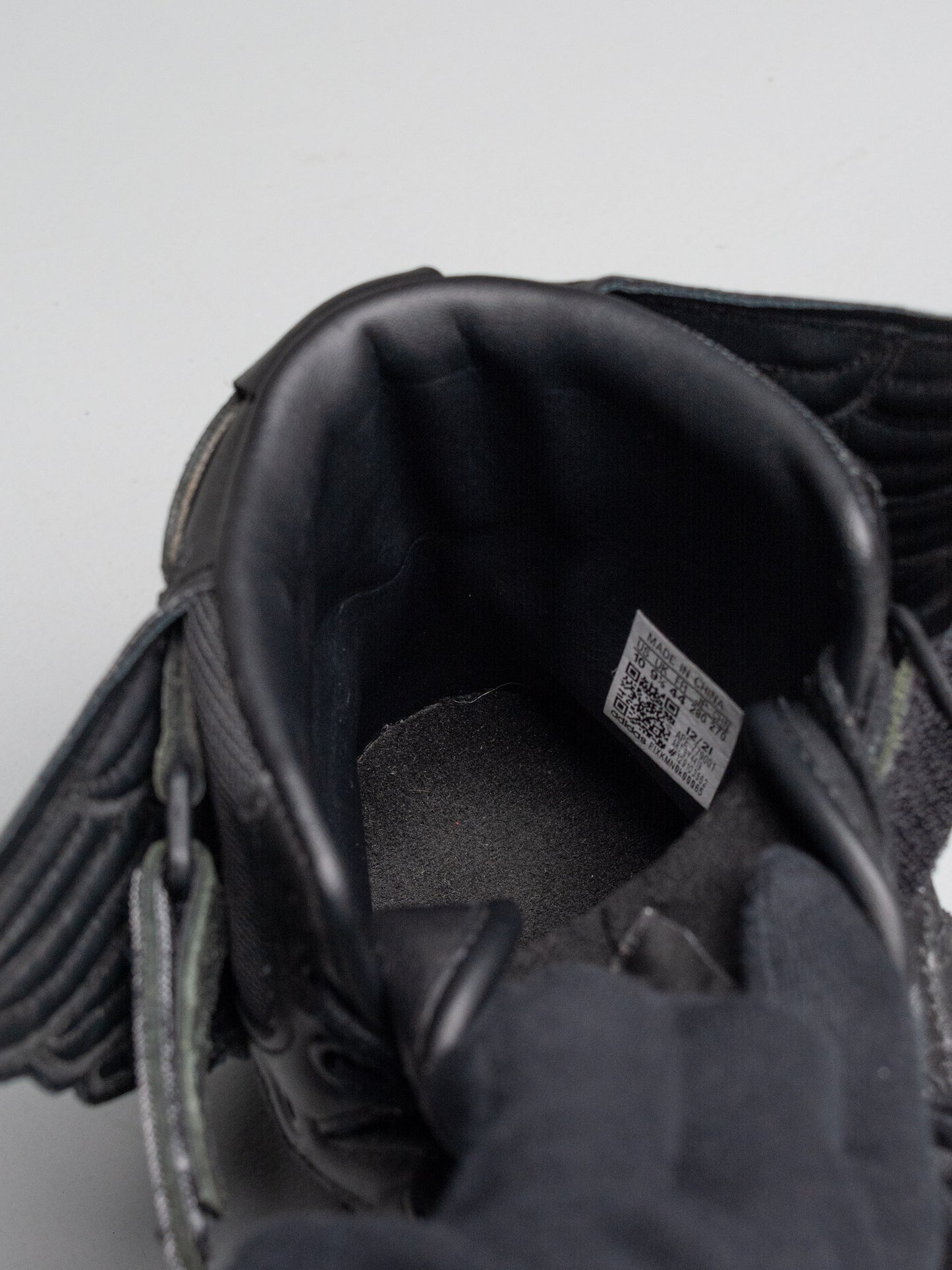 adidas Originals X Jeremy Scott 2022 JS Wings 4.0 (black) - size 44