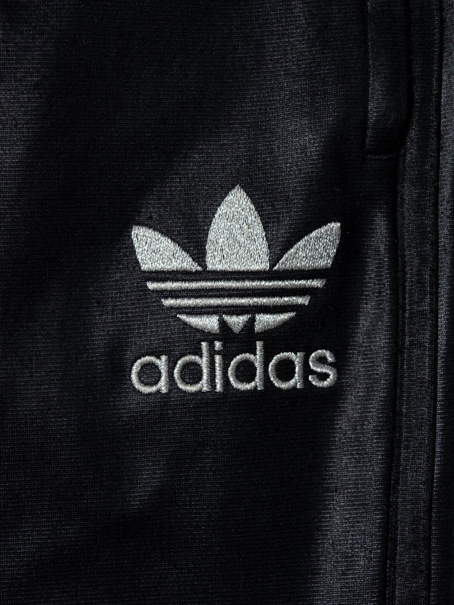 adidas Originals - 2009 - Chile 62 track pants (black/black) - size L