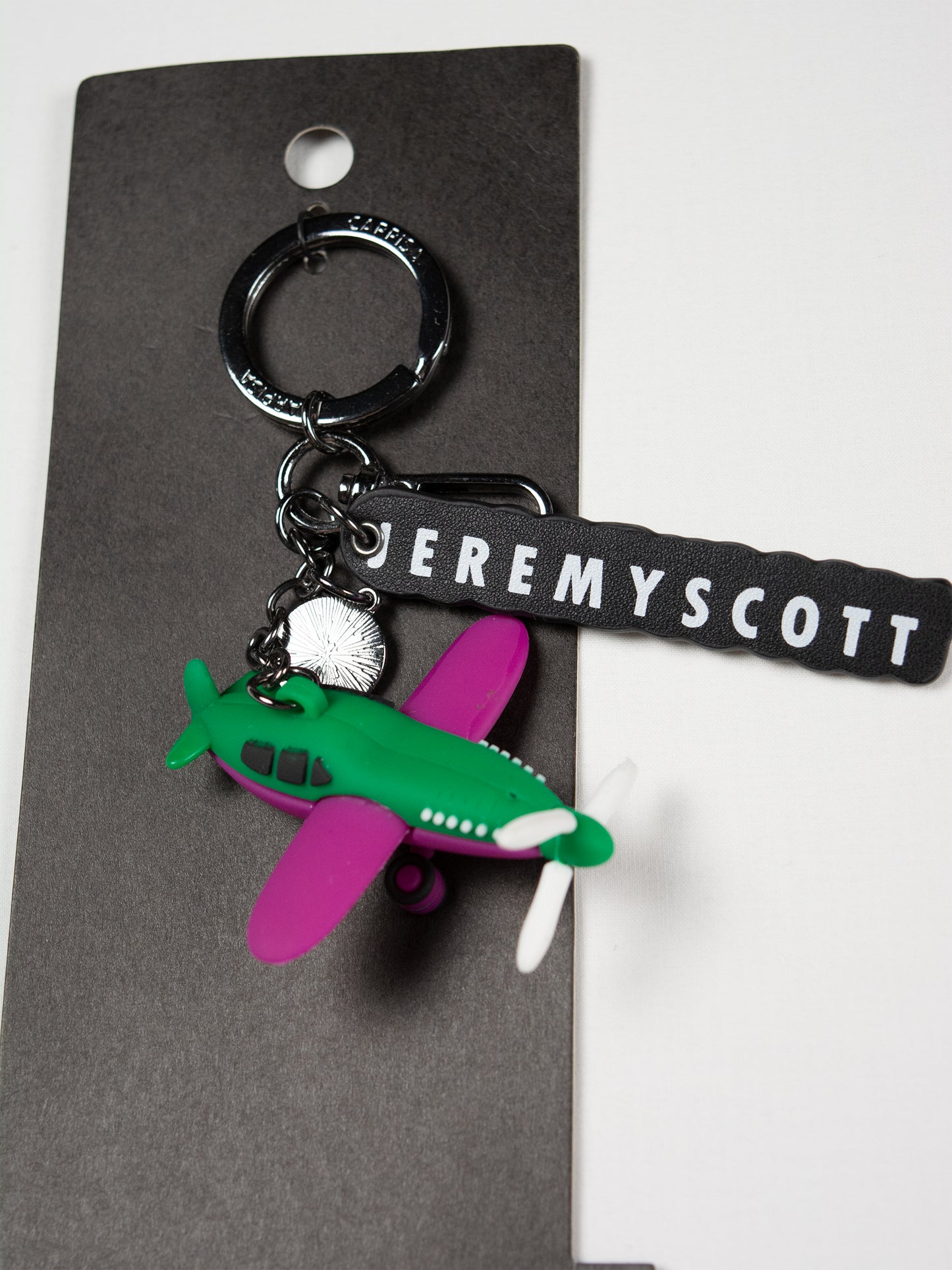 Carpisa X Jeremy Scott - plane keychain