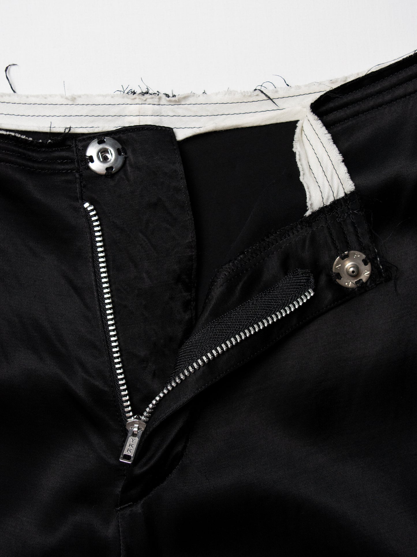 Y's by Yohji Yamamoto - S/S 2004 - rayon 3/4 shorts (black) - women's size 3