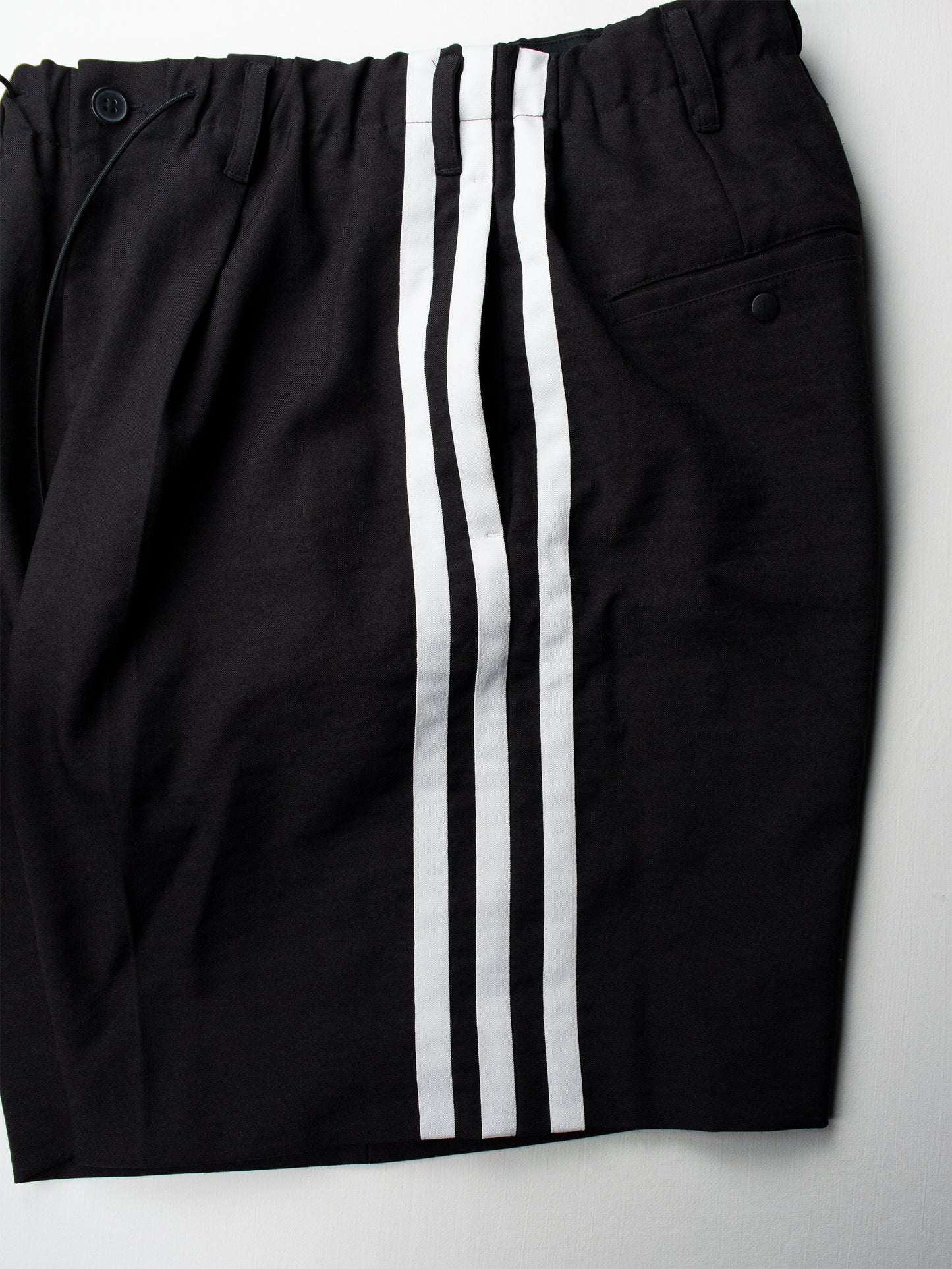 Y-3 - S/S 2022 - 20th Anniversary Elegant 3 Stripes Shorts - size S