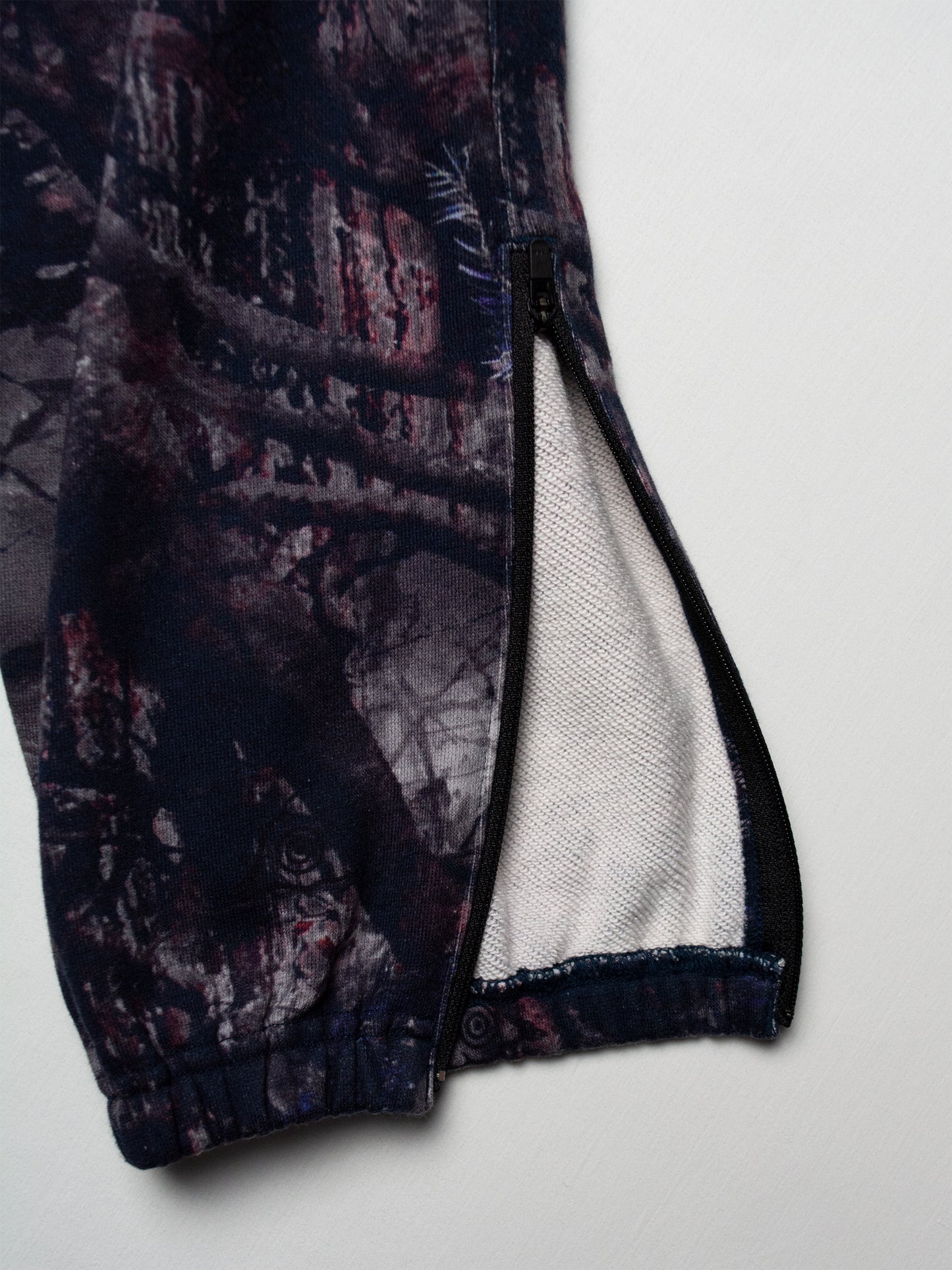 South2 West8 - purple camo sweatpants - size S
