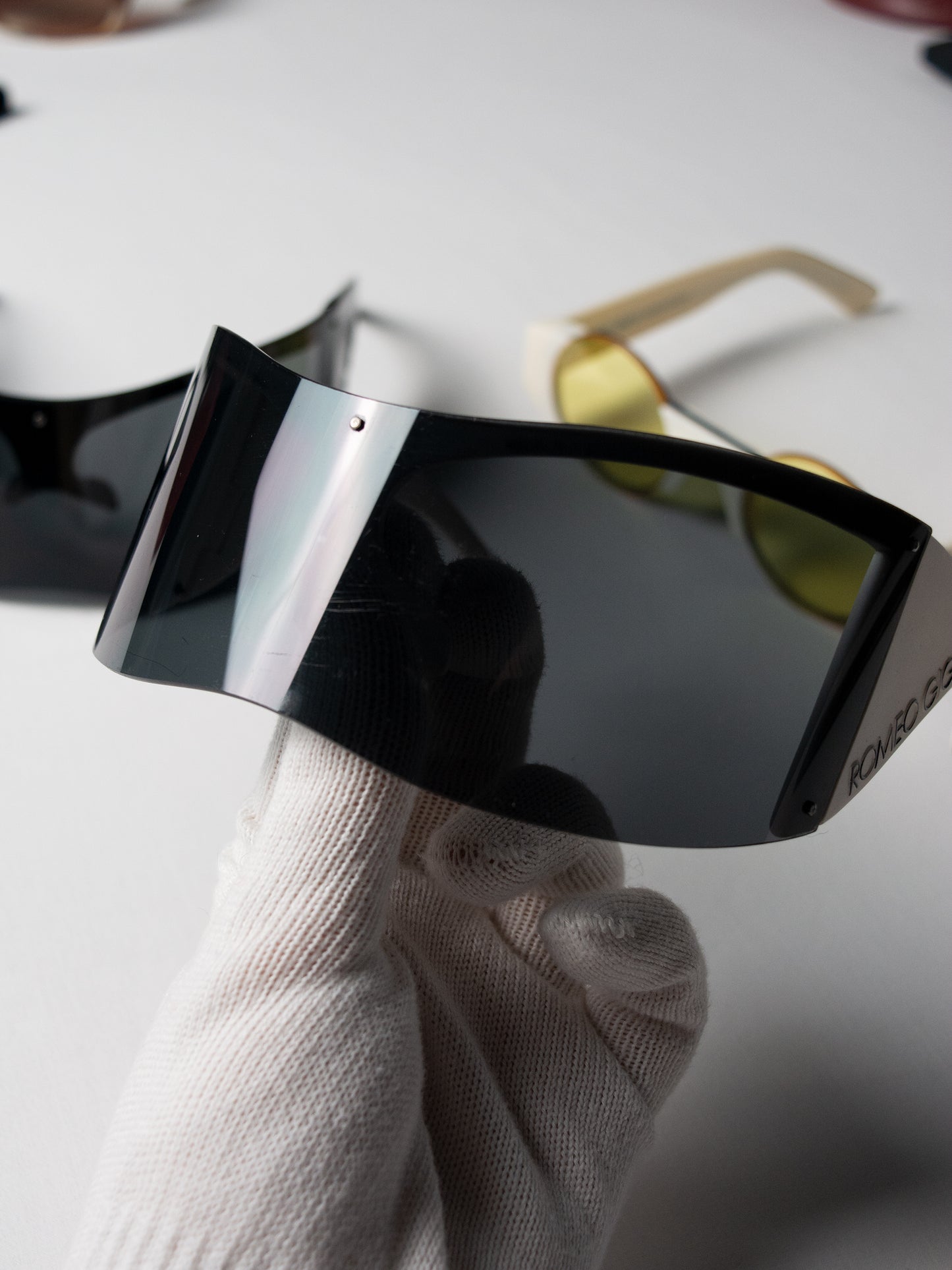 Romeo Gigli - 2006 - RG66502 shield sunglasses (white)