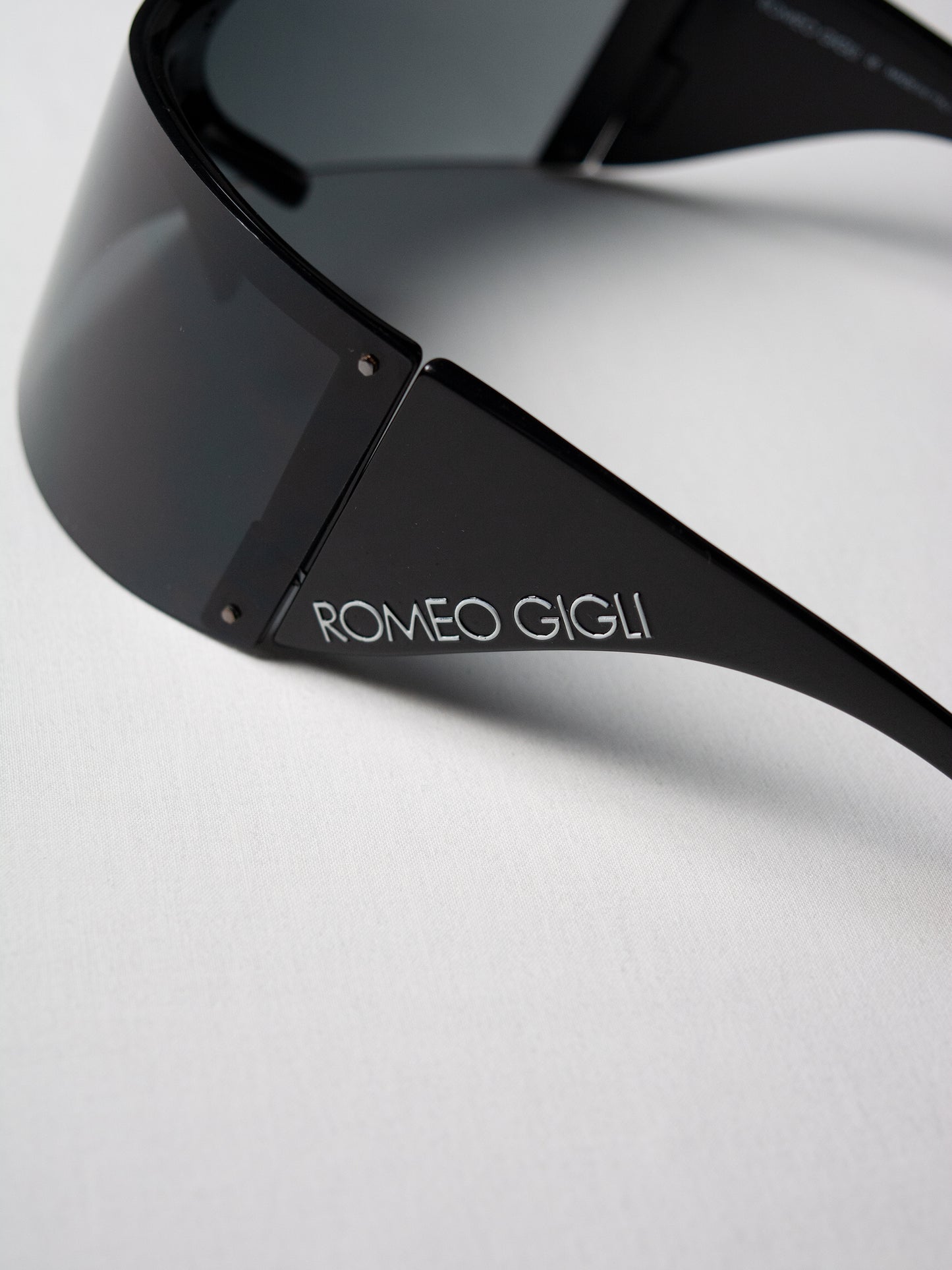 Romeo Gigli - 2006 - RG66501 shield sunglasses (black)