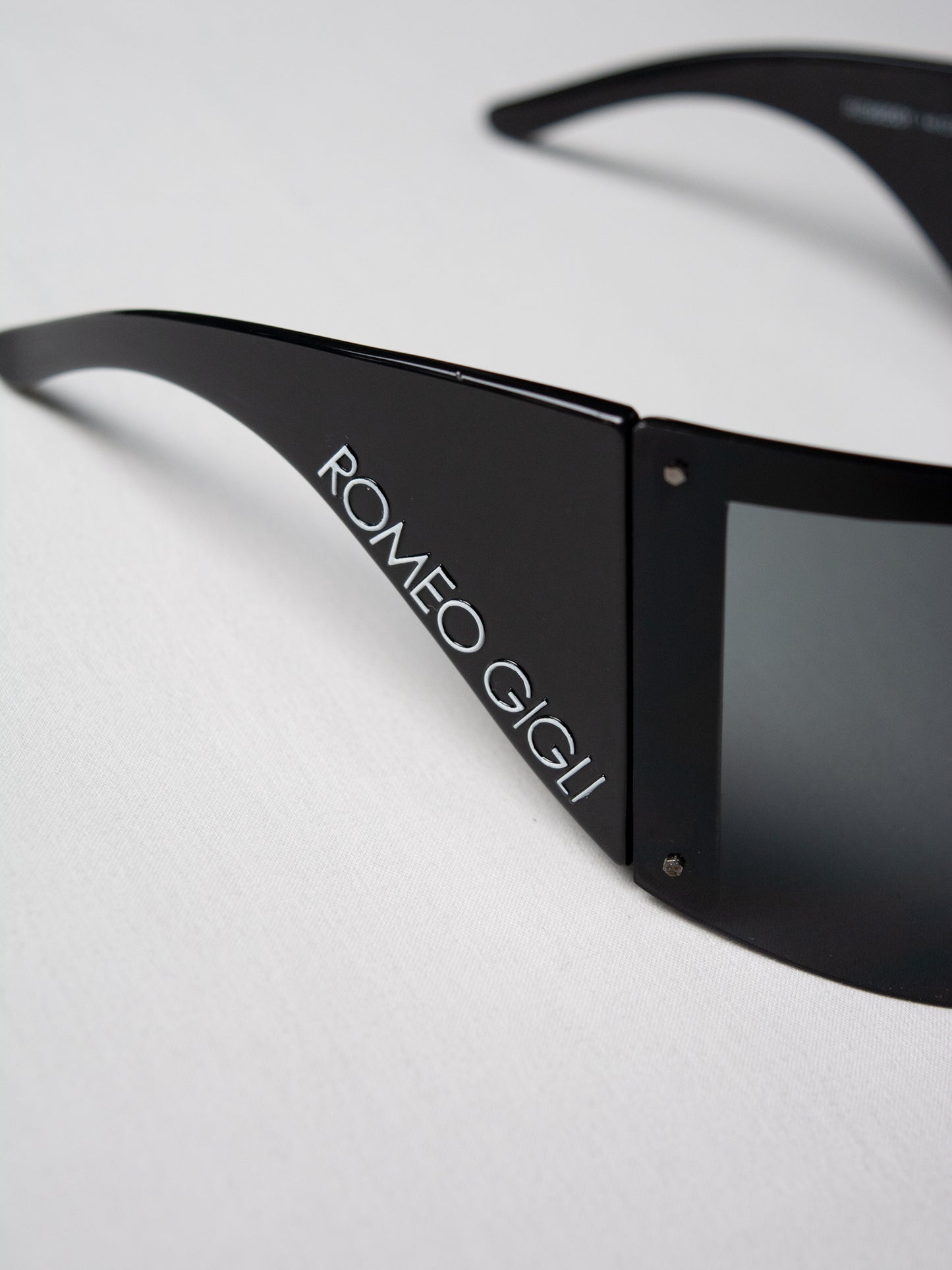 Romeo Gigli - 2006 - RG66501 shield sunglasses (black)