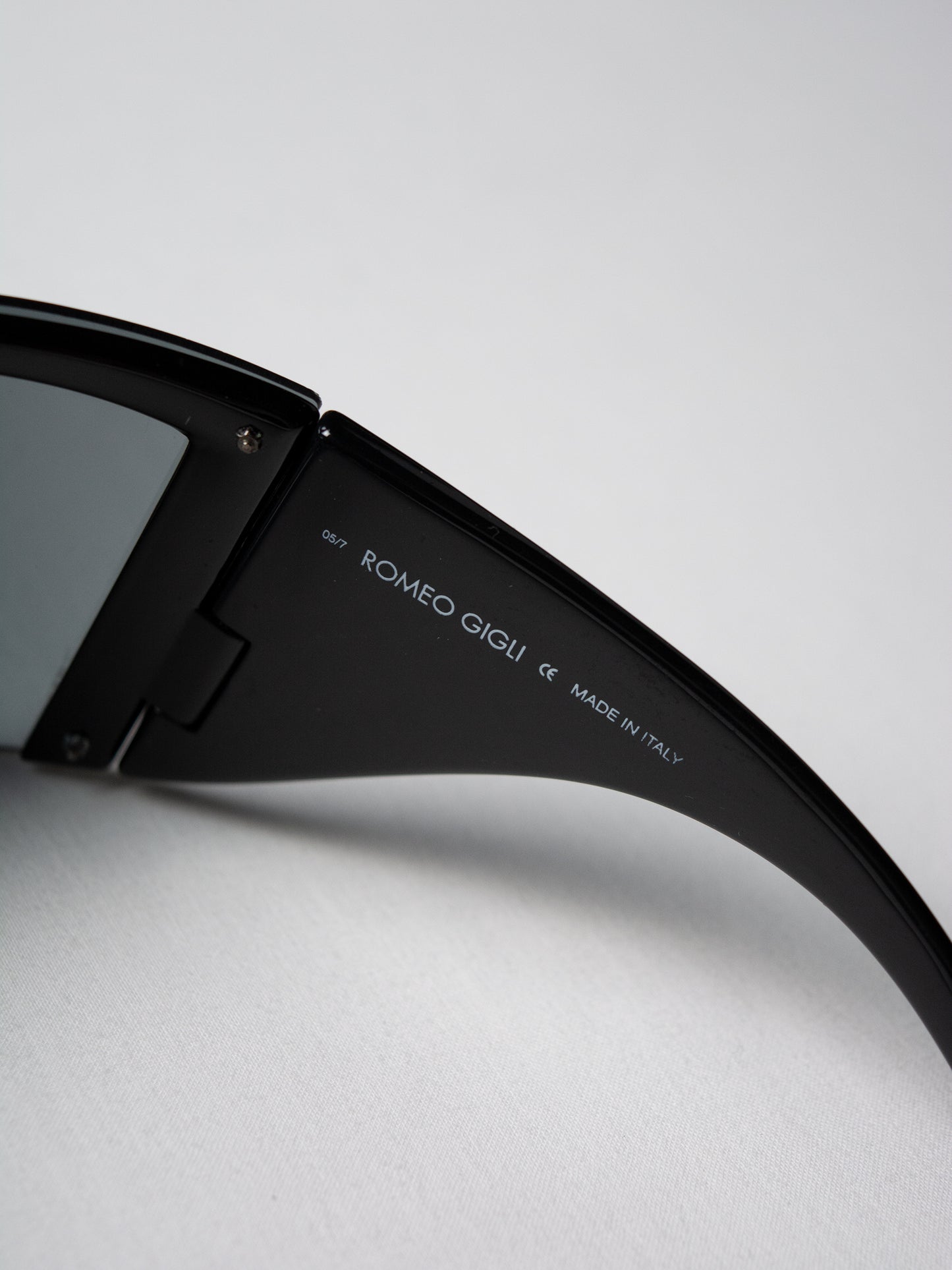Romeo Gigli - 2006 - RG66501 shield sunglasses (black)