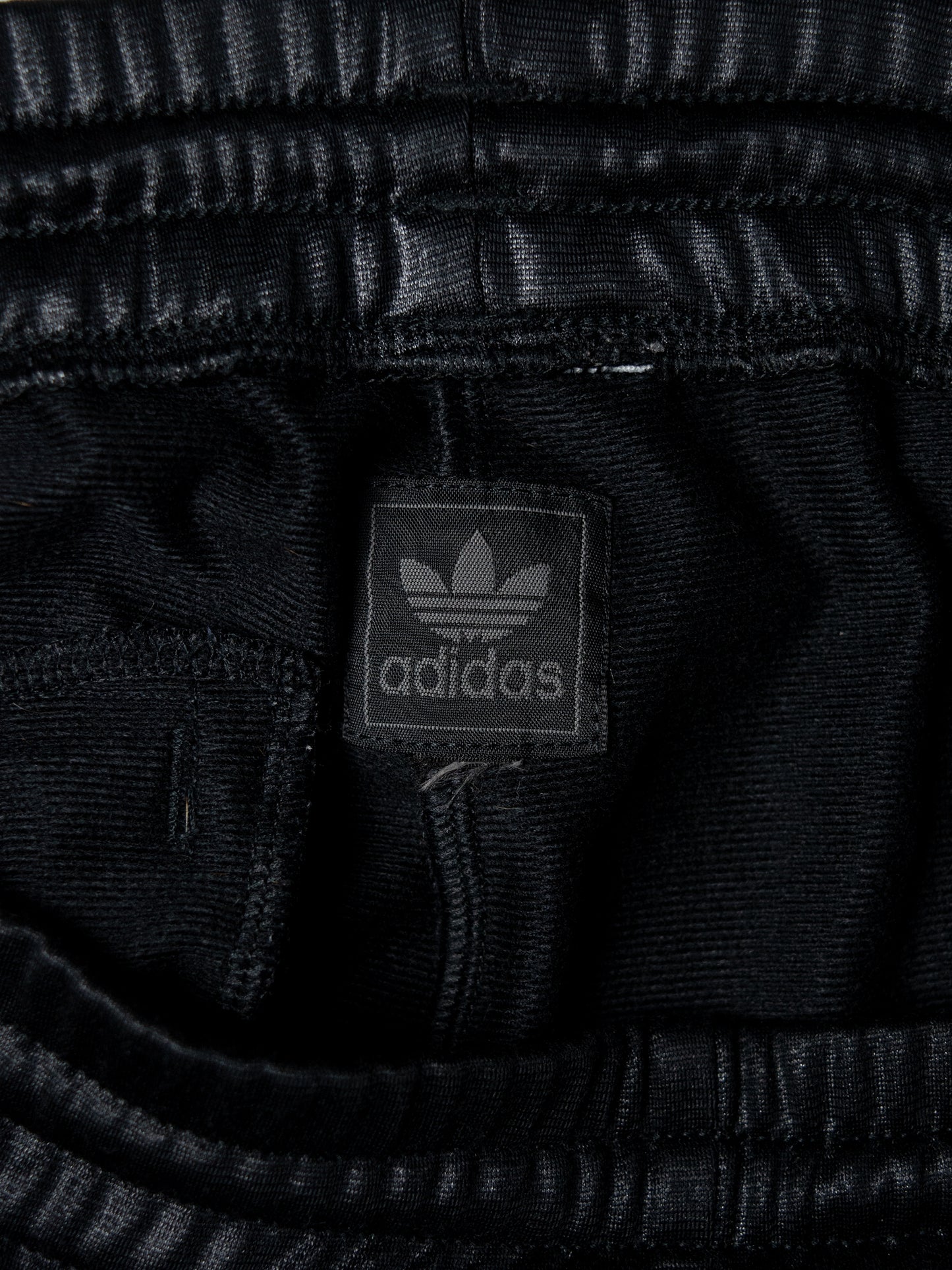 adidas Originals - 2009 - Chile 62 track pants (black/black) - size L