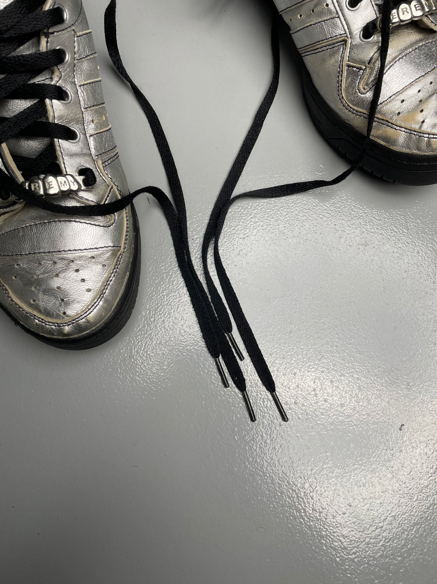 adidas Originals by Jeremy Scott A/W 2009 JS Wings 1.0 (Metallic Silver/Black) - size 43 1/3