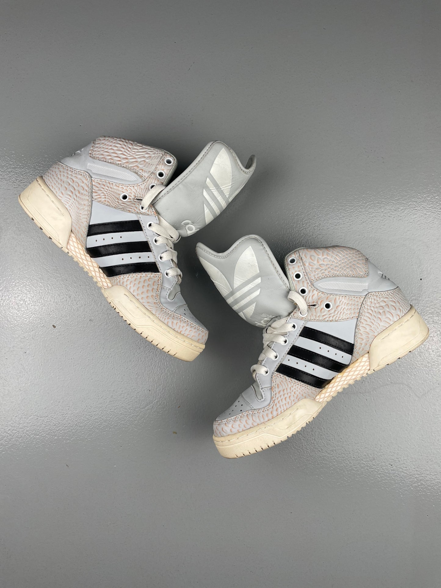 2012 adidas Originals Metro Attitude Logo - size 38
