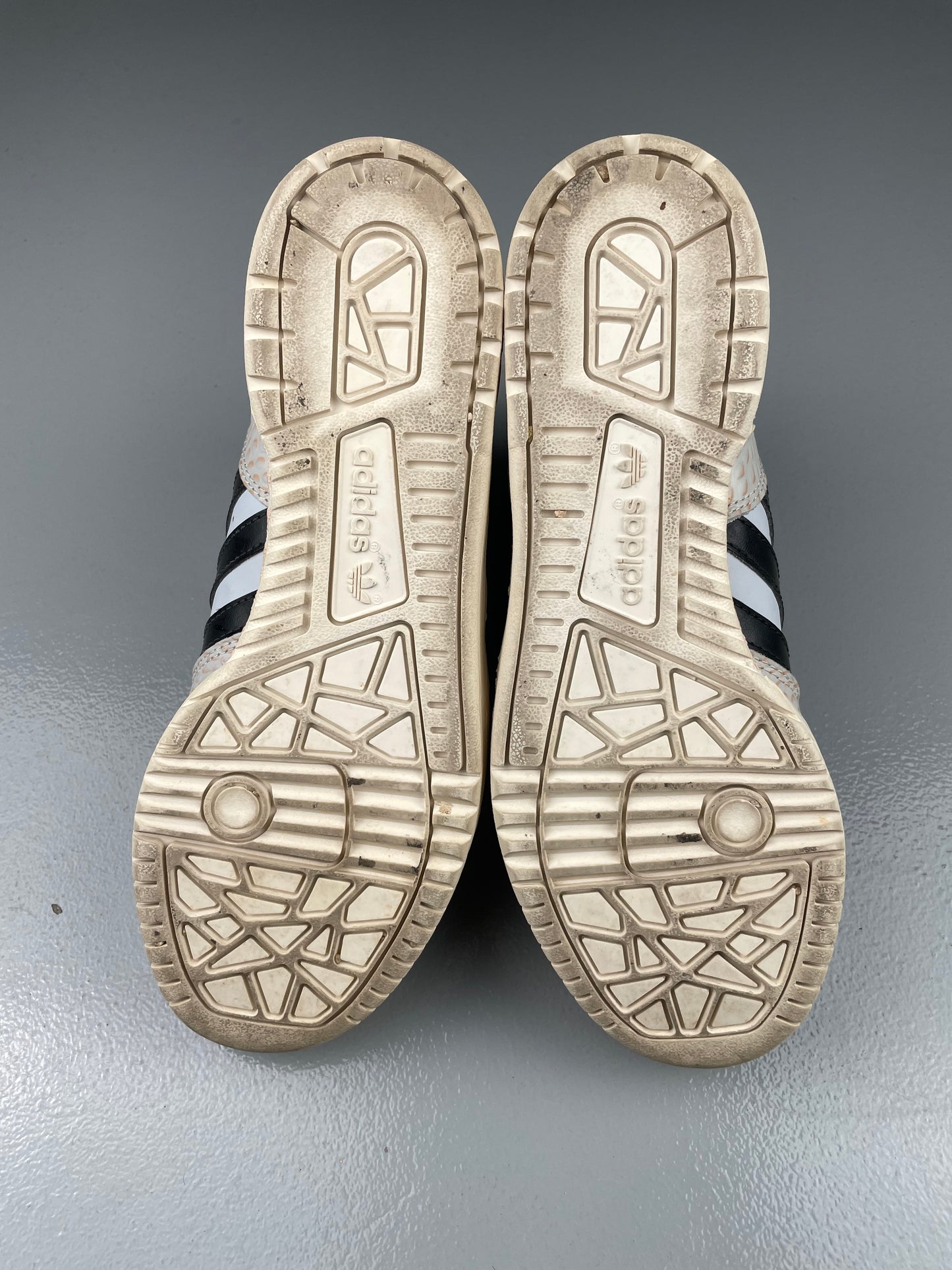 2012 adidas Originals Metro Attitude Logo - size 38