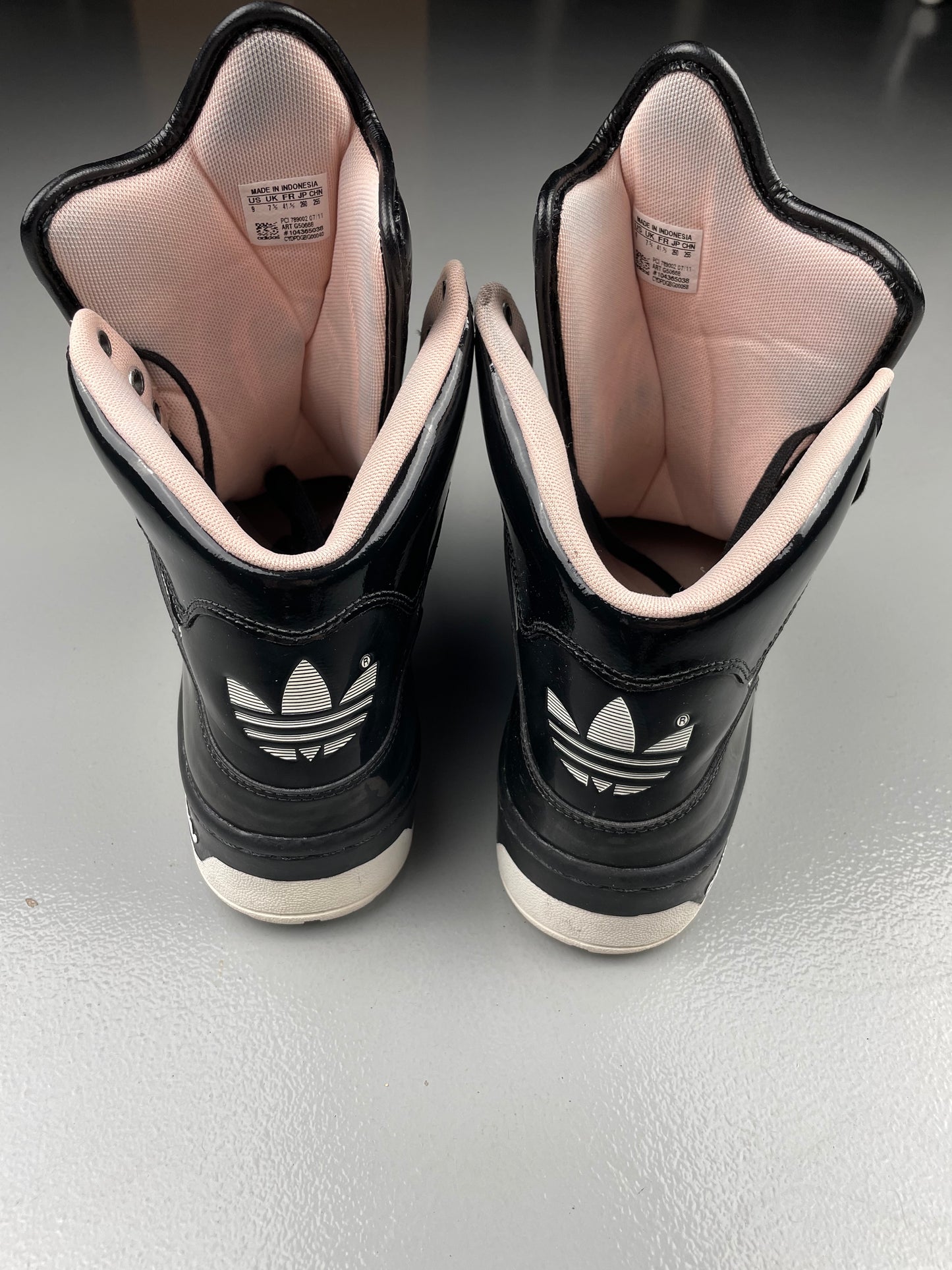 2011 adidas Originals Metro Attitude Logo - size 41 1/3