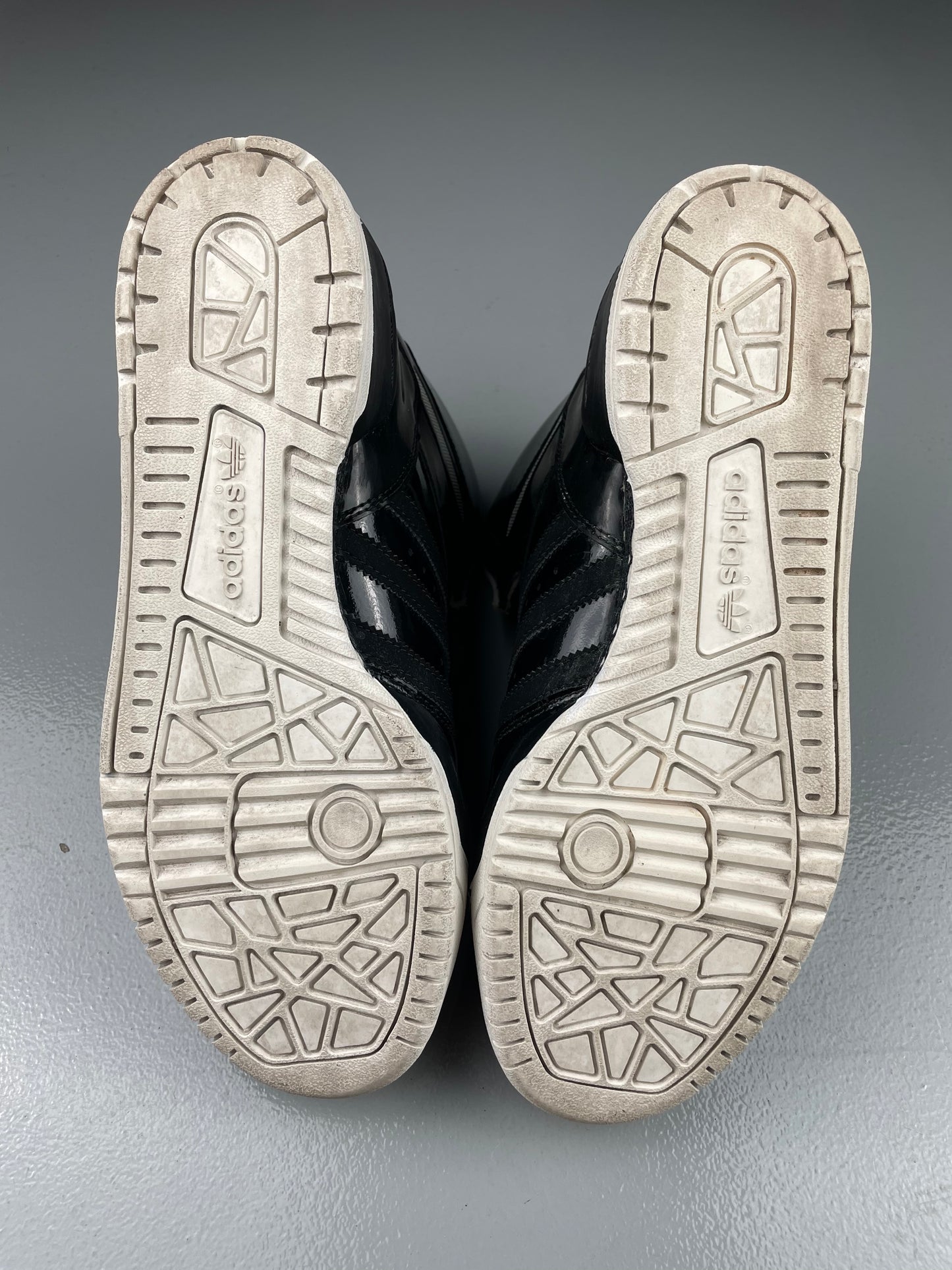 2011 adidas Originals Metro Attitude Logo - size 41 1/3