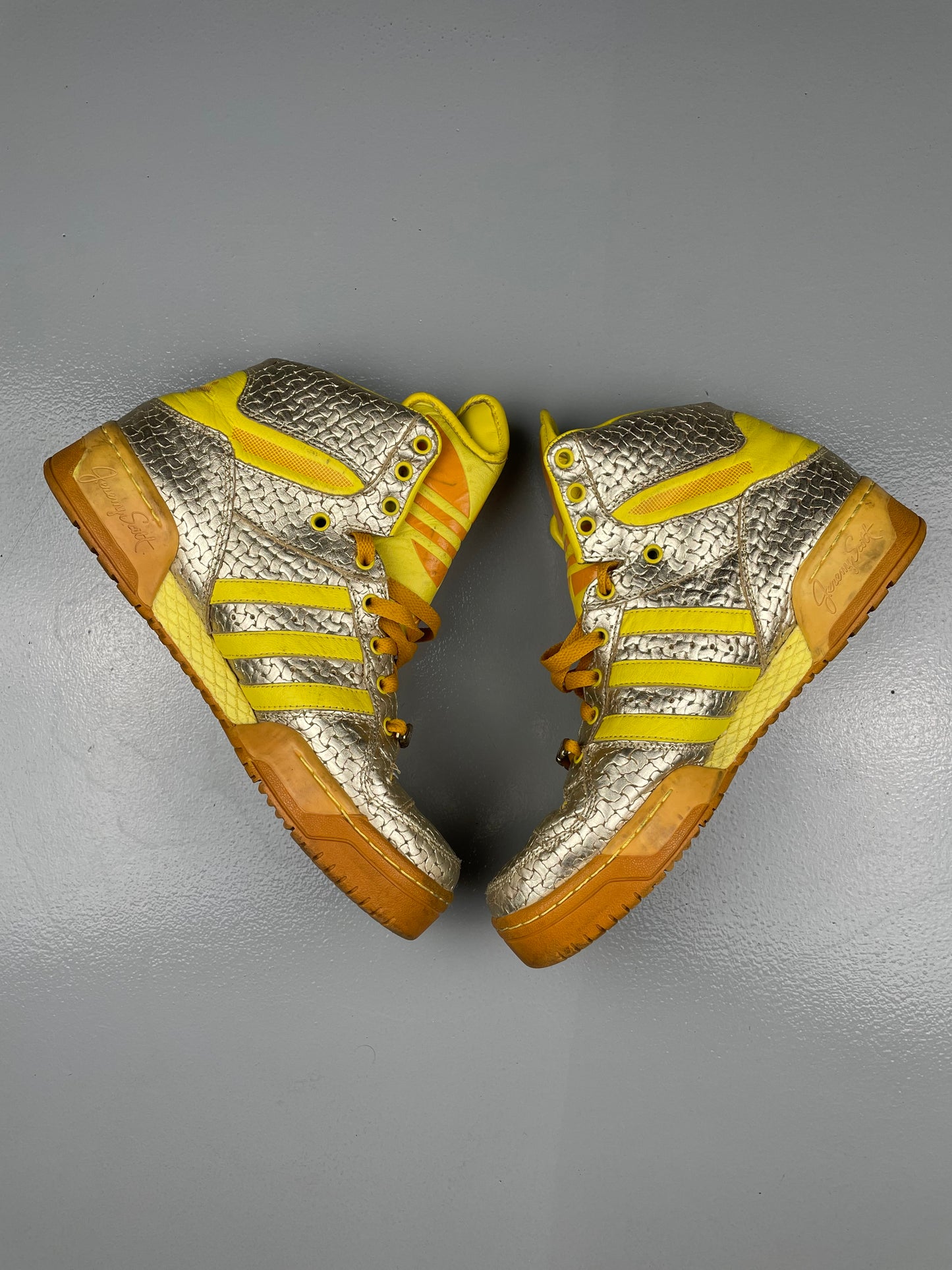 adidas X Jeremy Scott S/S 2010 JS Logo (Metallic Silver/Yellow) - size 42