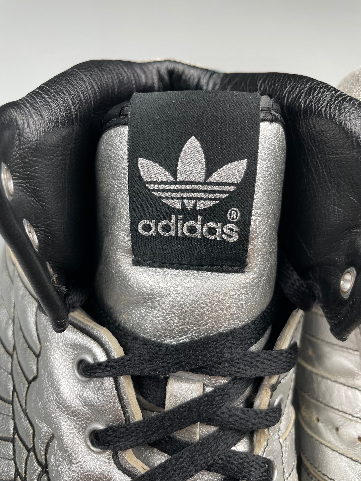 adidas X Jeremy Scott A/W 2009 JS Wings 1.0 (Metallic Silver/Black) - size 43 1/3