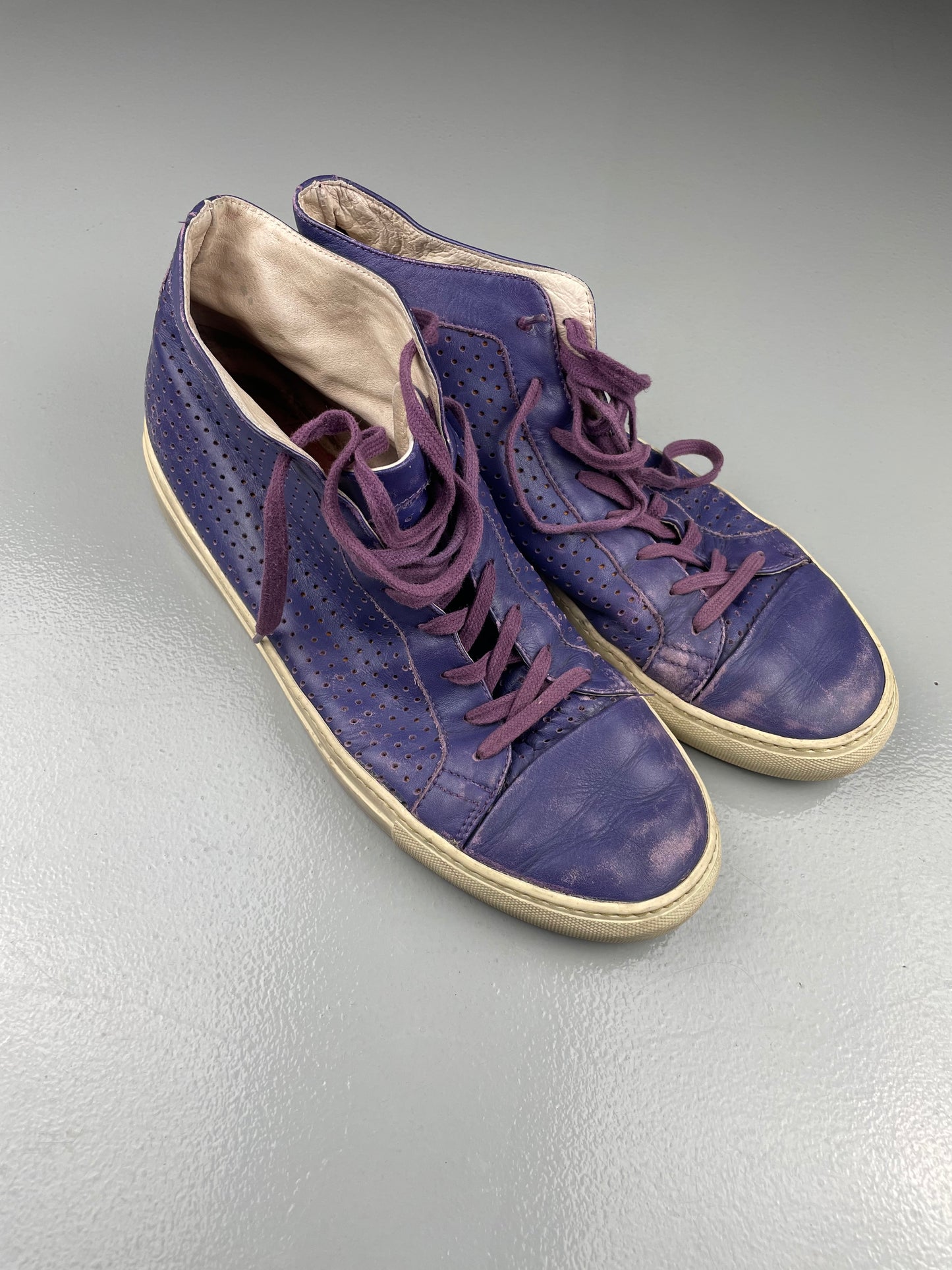 beat up Y's perforated leather sneakers - size 44