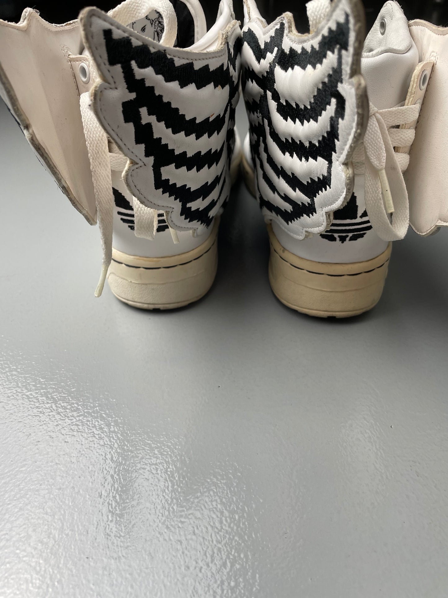 adidas Originals by Jeremy Scott A/W 2013 JS Wings 2.0 Pixel - size 42