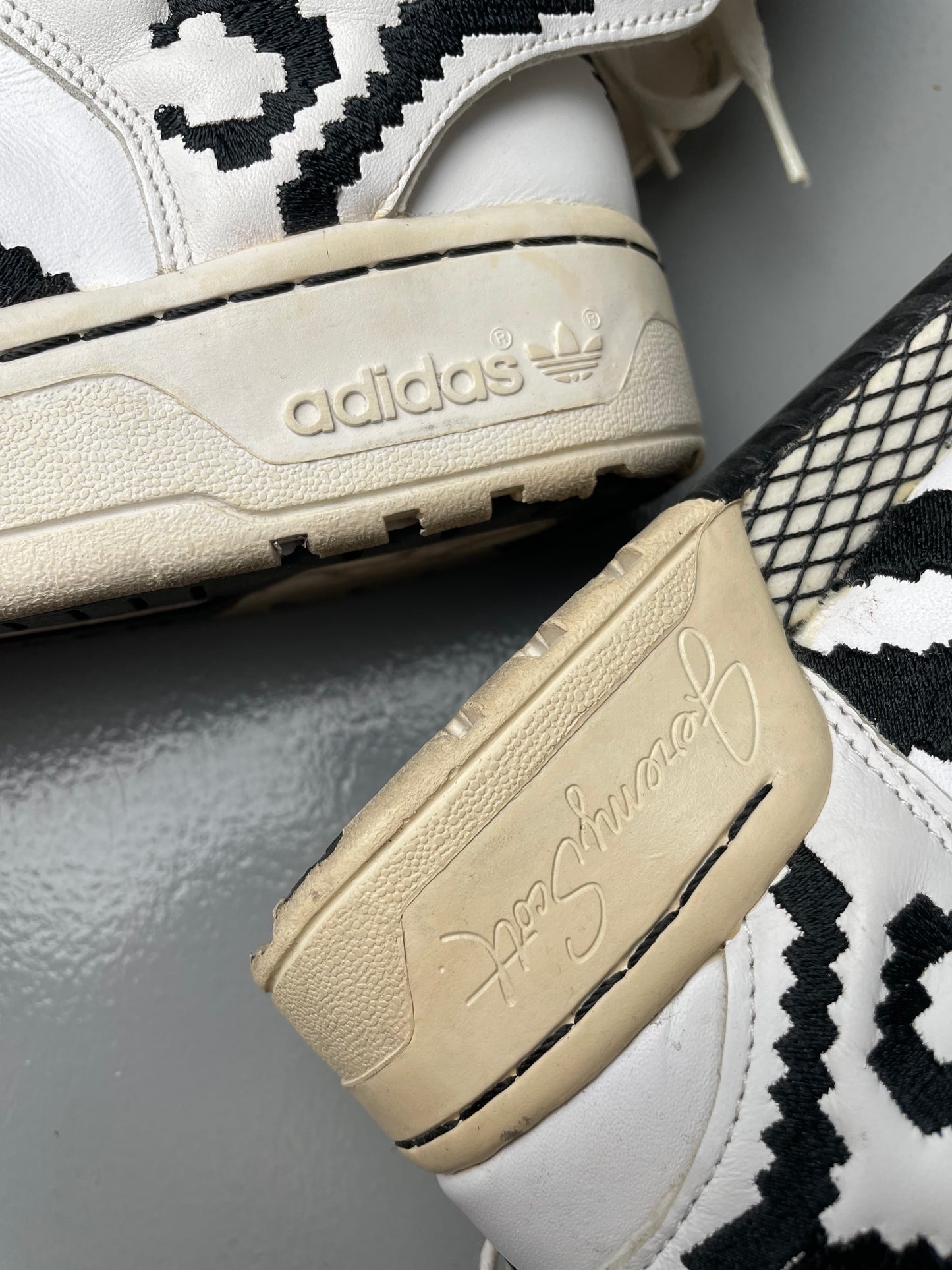 adidas Originals by Jeremy Scott A/W 2013 JS Wings 2.0 Pixel - size 42