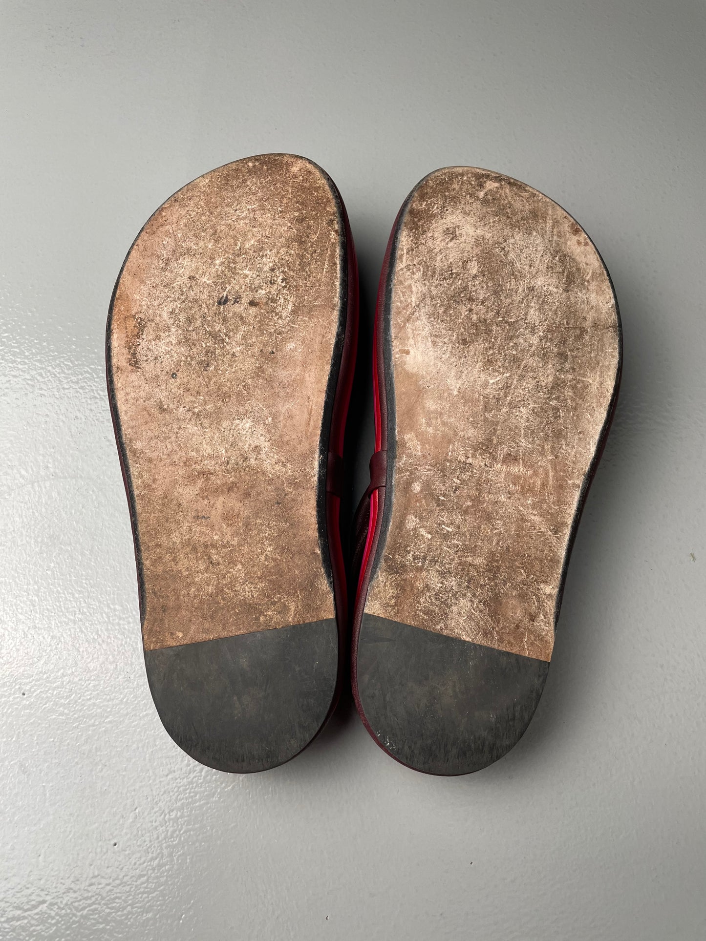 Isabel Marant leather puffy flip-flops - size 38