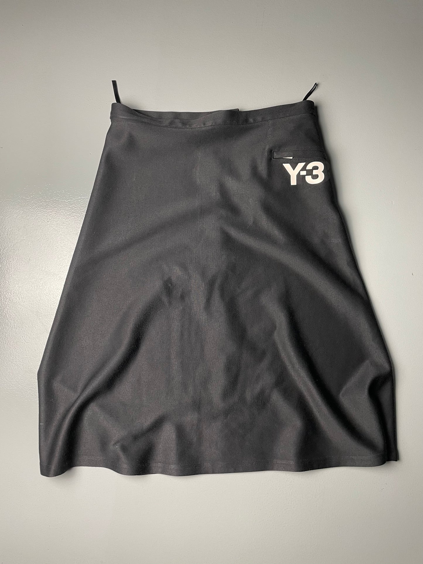 Y-3 A/W 2004 polyester skirt - size M