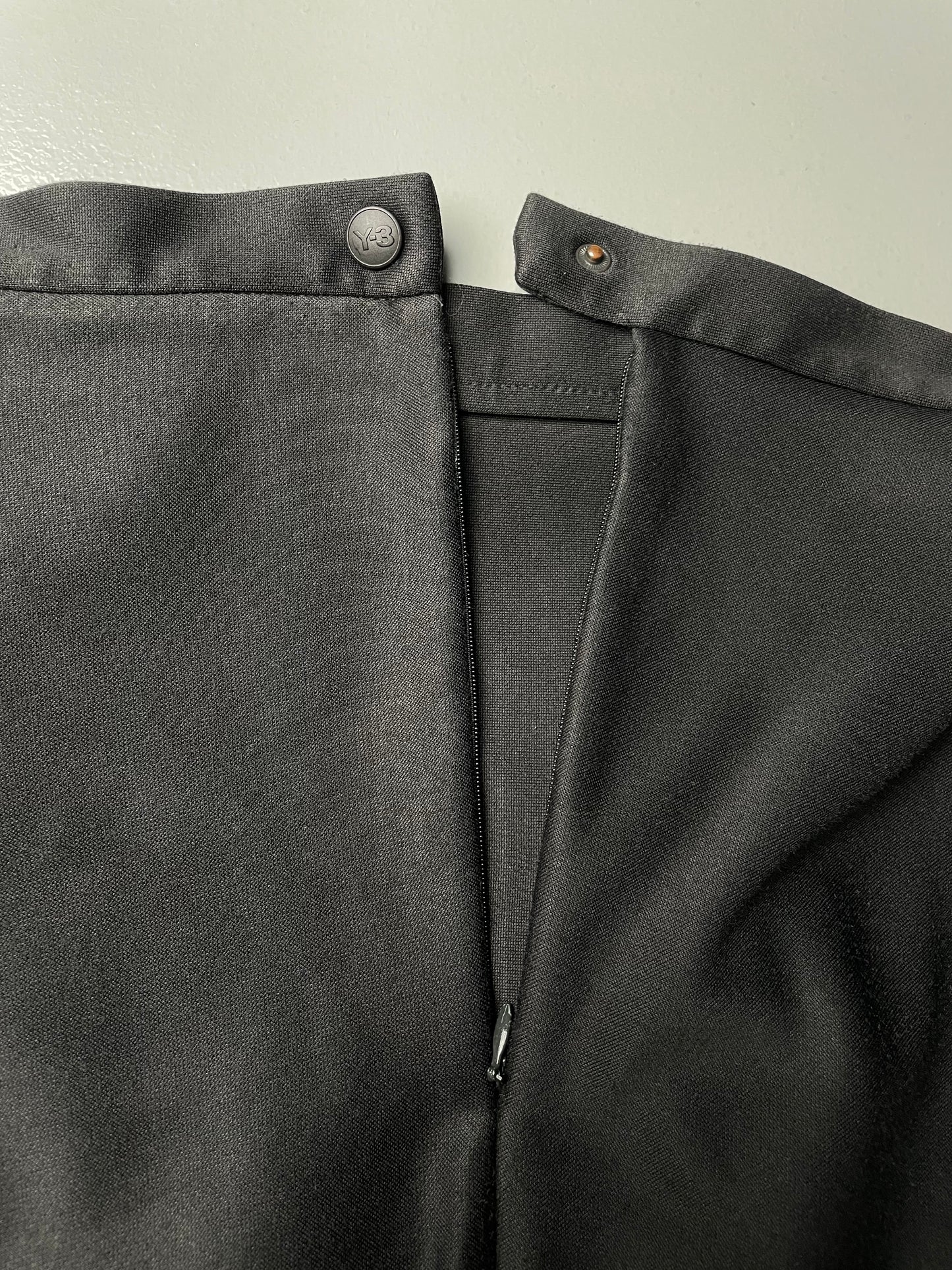 Y-3 A/W 2004 polyester skirt - size M