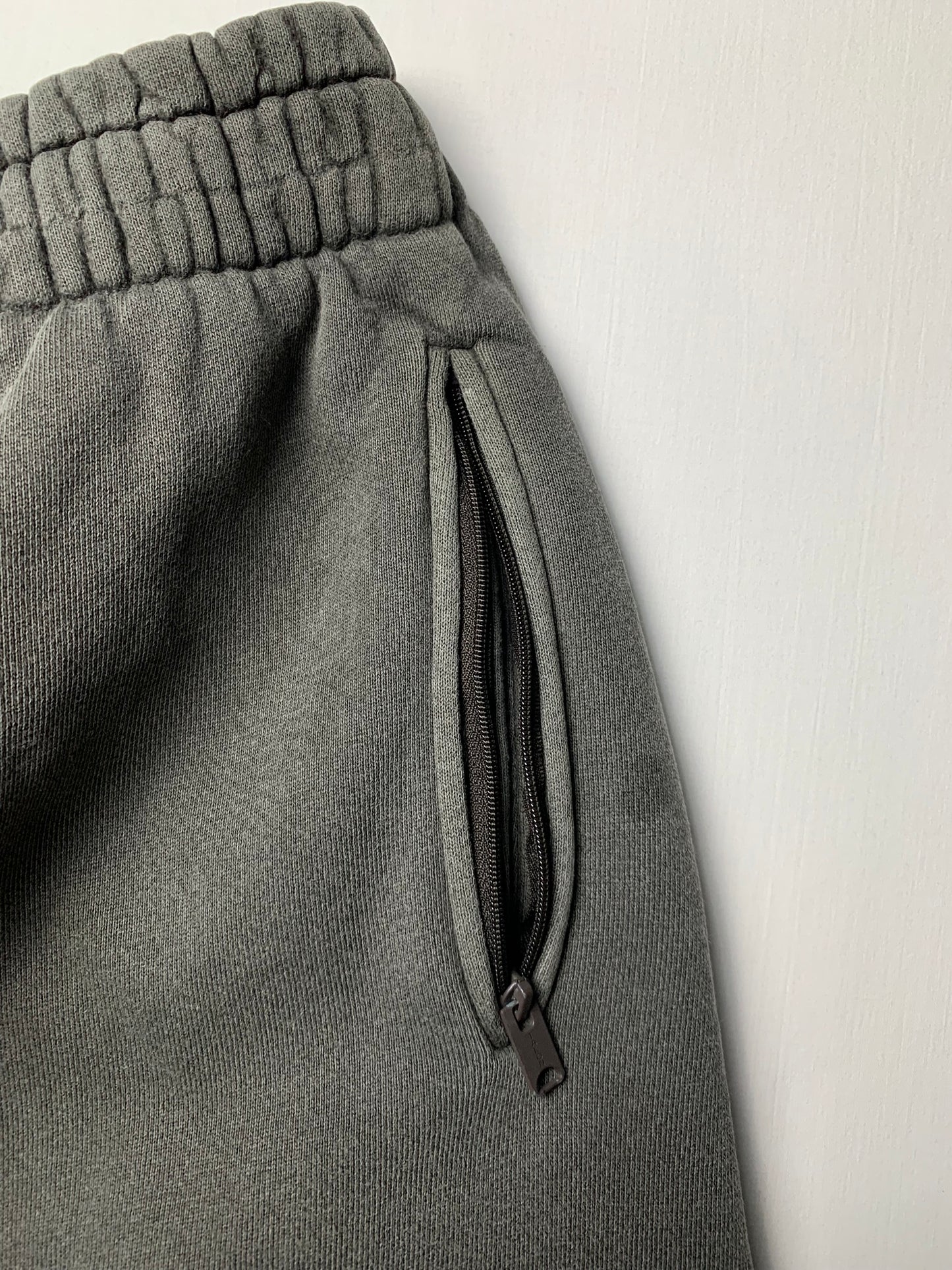 YEEZY Season 6 shorts Core - size M