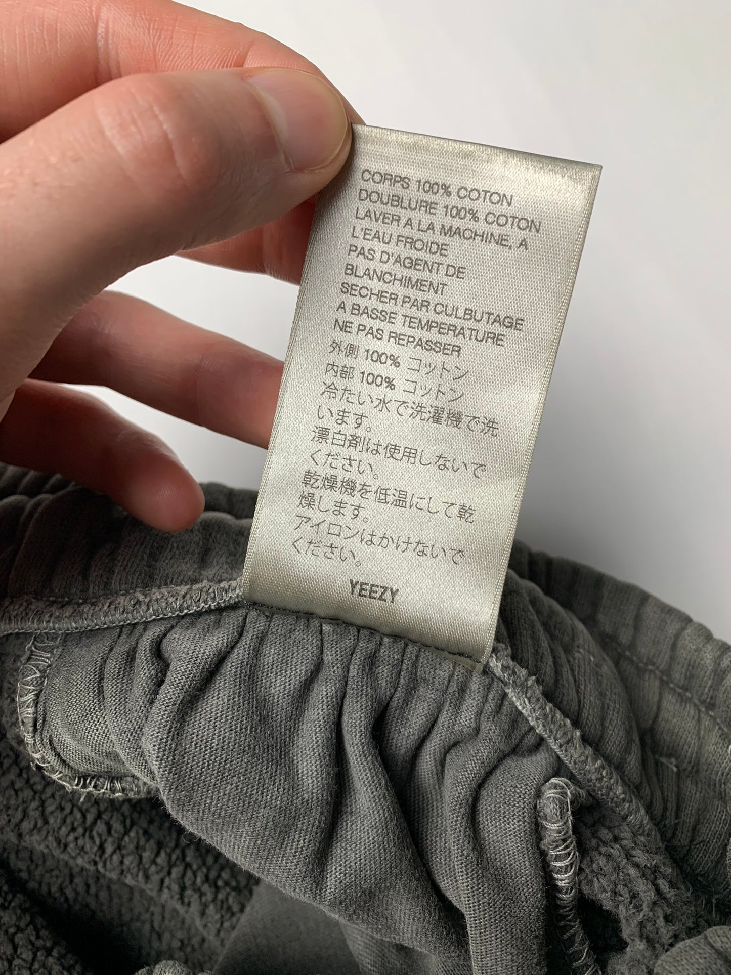 YEEZY Season 6 shorts Core - size M