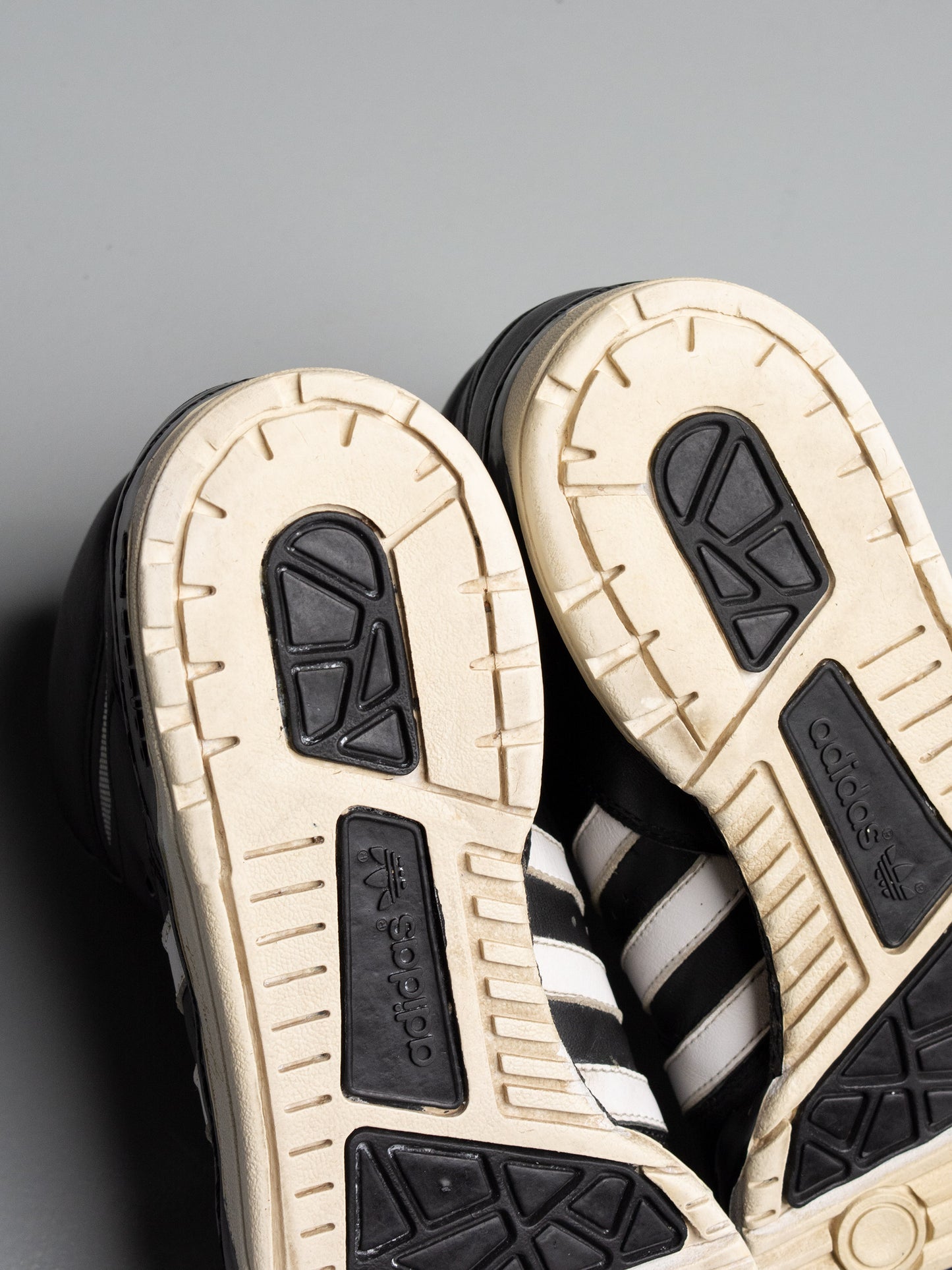 (sample) adidas Originals by Jeremy Scott S/S 2009 JS Logo (black) - size 42 2/3