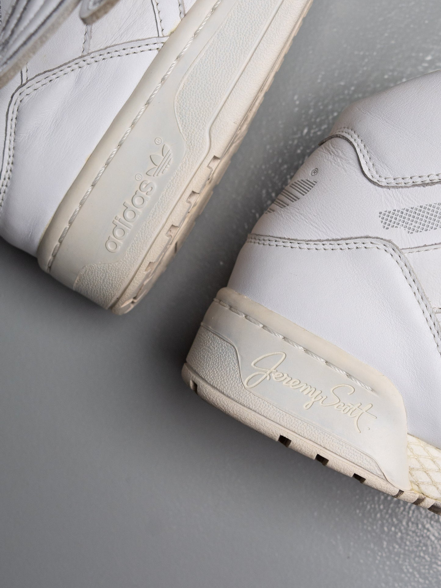 adidas Originals by Jeremy Scott S/S 2009 JS Wings (White/Silver) - size 39 1/3