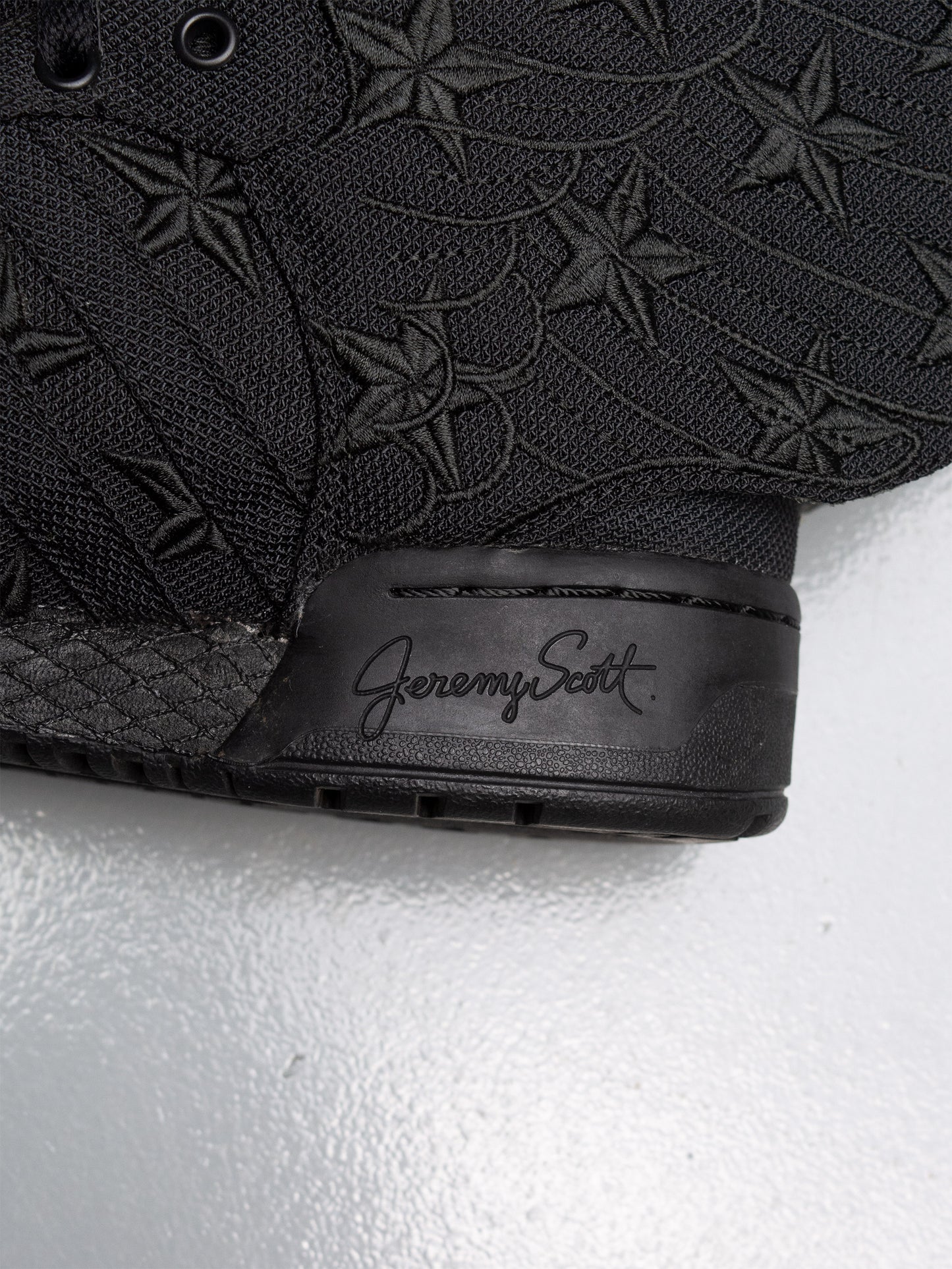 adidas Originals by Jeremy Scott X A$AP Rocky 2013 JS Wings 2.0 Black Flag - size 39 1/3