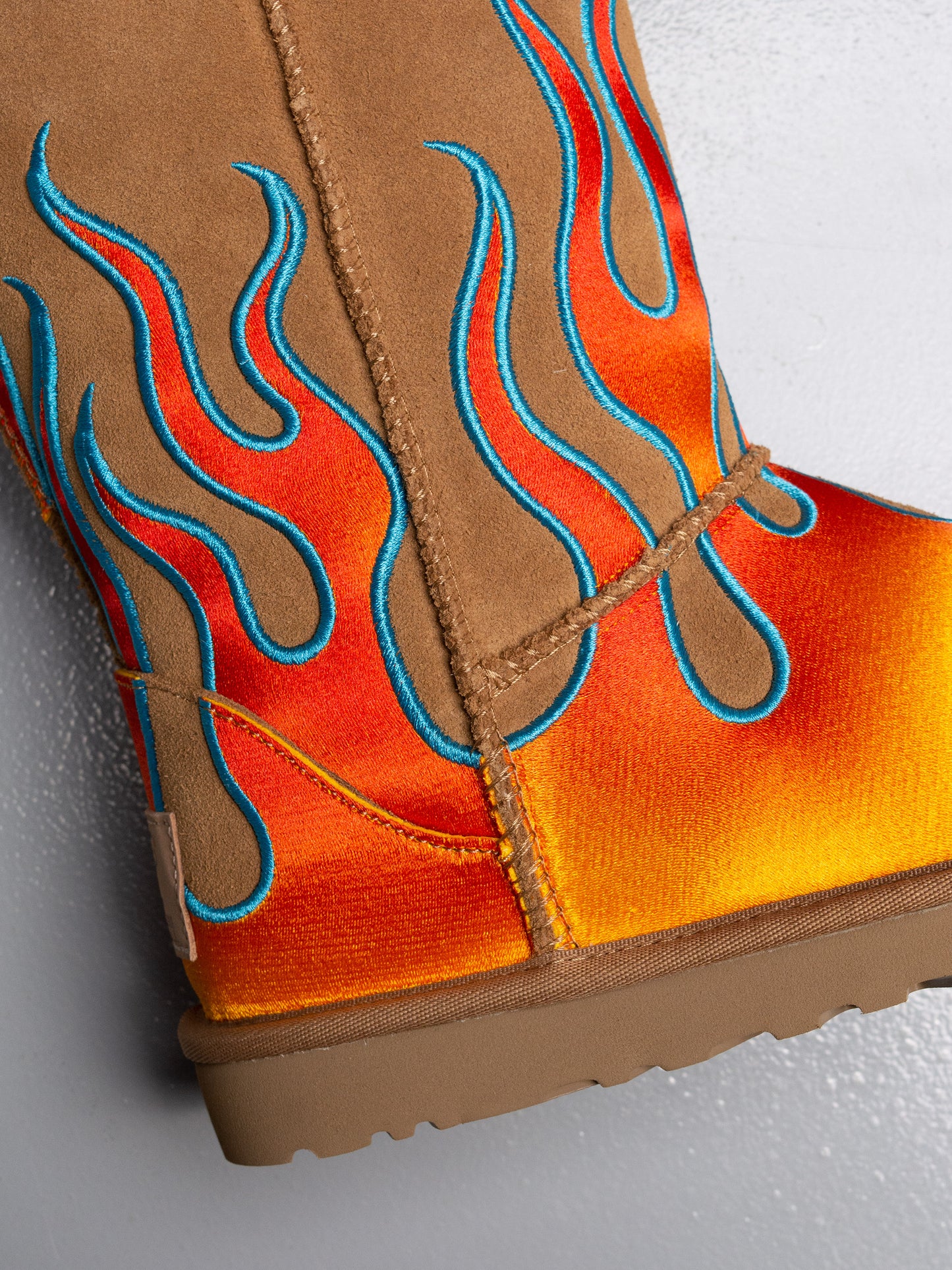 UGG X Jeremy Scott 2025 Classic Short Flames Boot - size 39.5