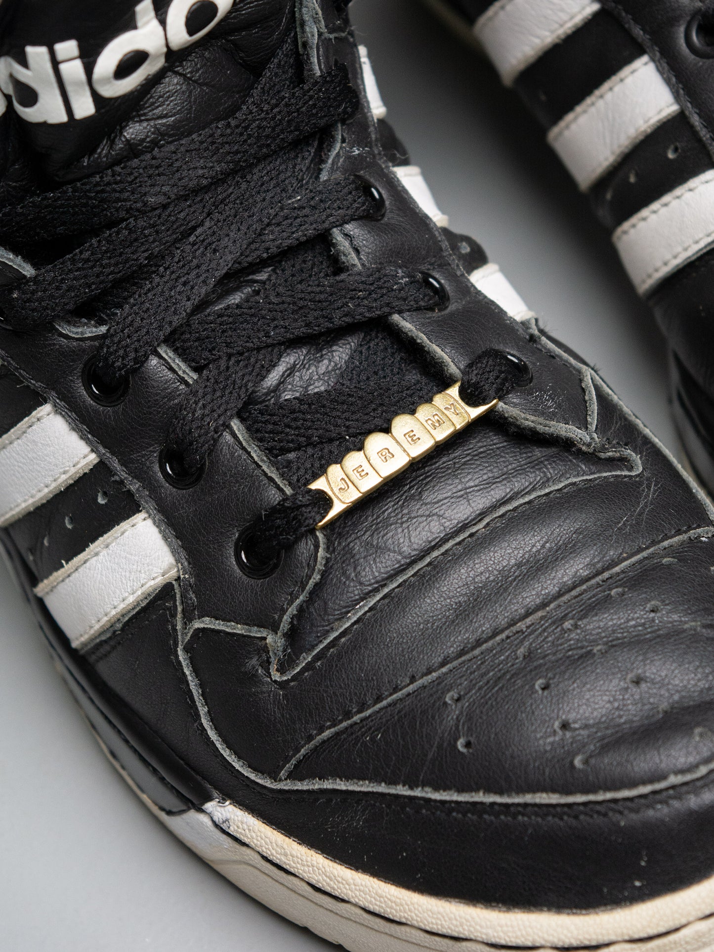 (sample) adidas Originals by Jeremy Scott S/S 2009 JS Logo (black) - size 42 2/3