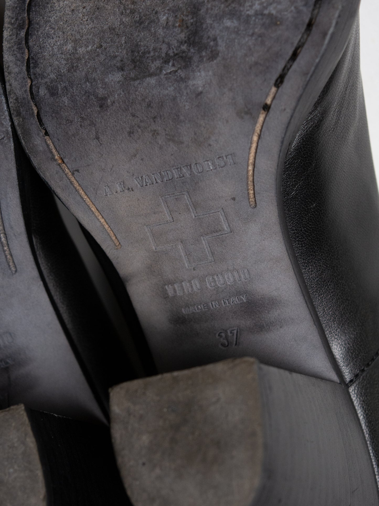 A.F.Vandevorst - round toe low heel pumps (black/black) - size 37 (75mm heel)