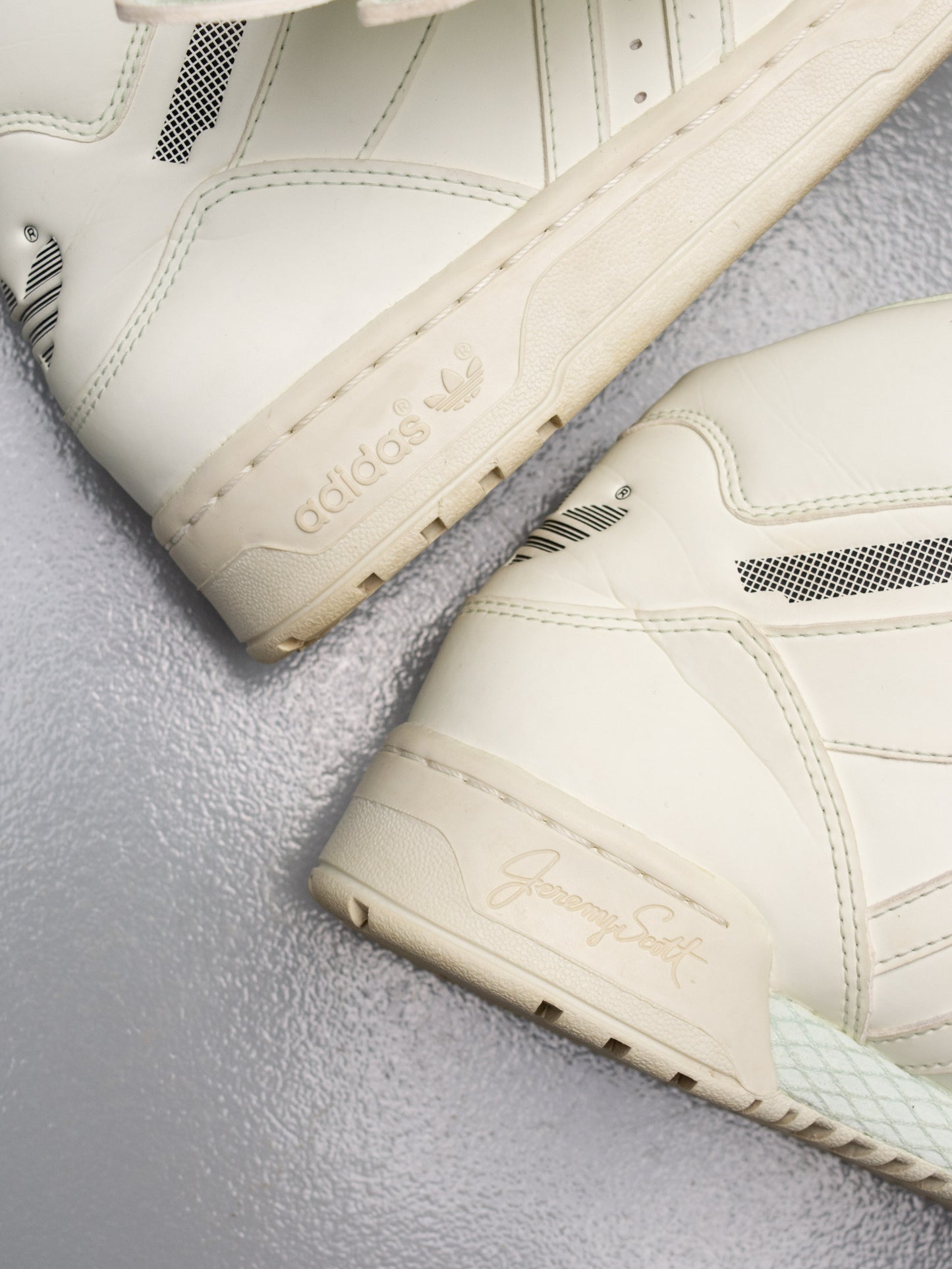 adidas Originals by Jeremy Scott S/S 2011 JS Wings Glow In The Dark - size 38