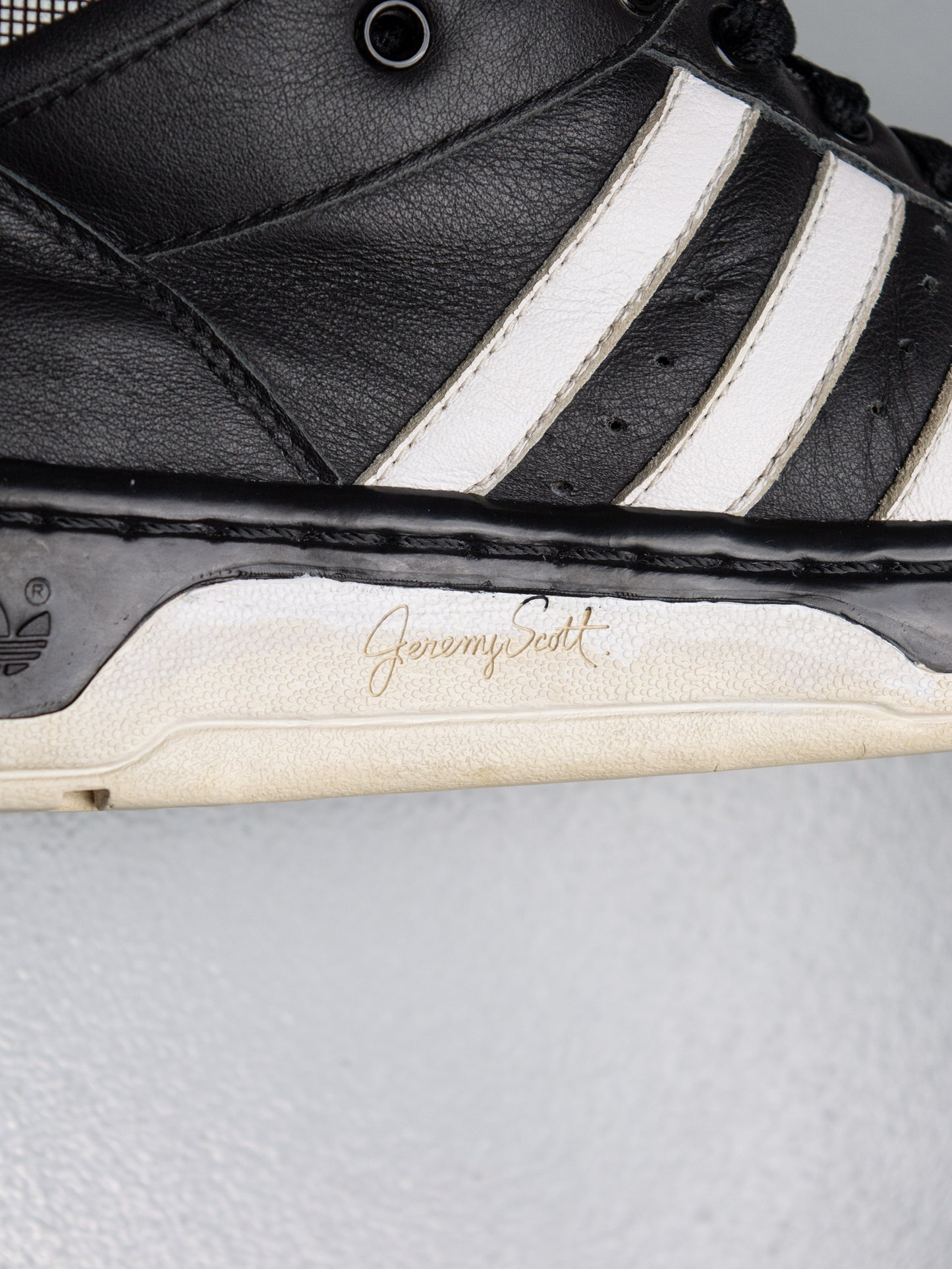 (sample) adidas Originals by Jeremy Scott S/S 2009 JS Logo (black) - size 42 2/3