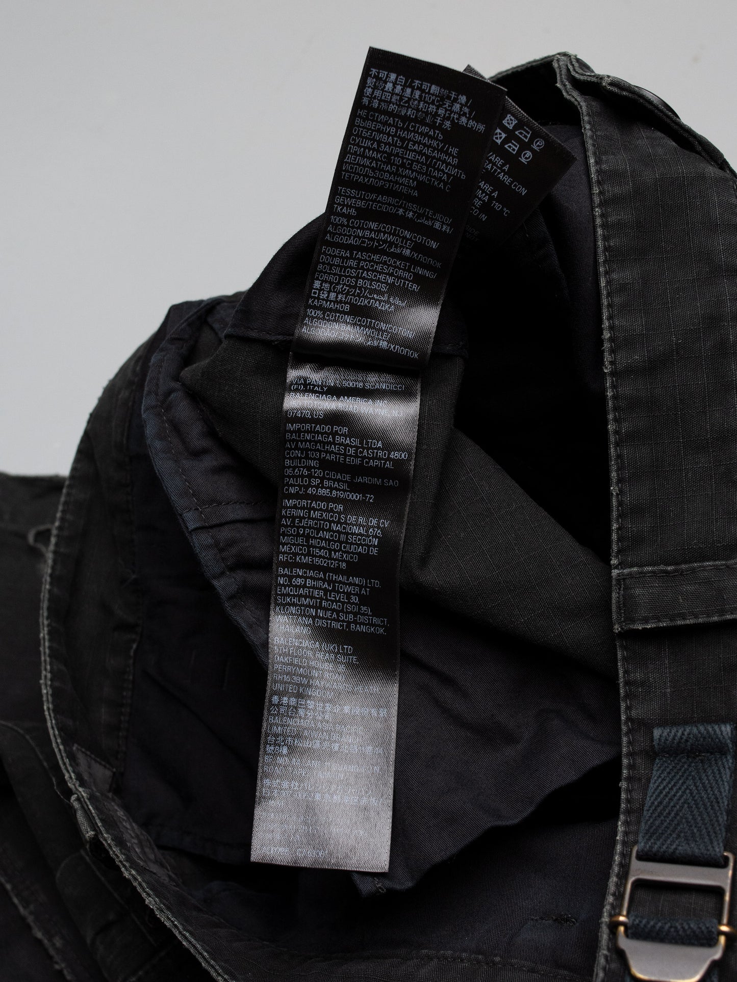 Balenciaga - 2024 - distressed ripstop convertible cargo pants - size S