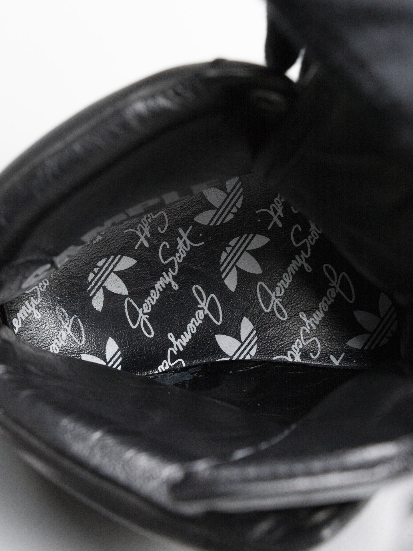 (sample) adidas Originals by Jeremy Scott S/S 2009 JS Logo (black) - size 42 2/3
