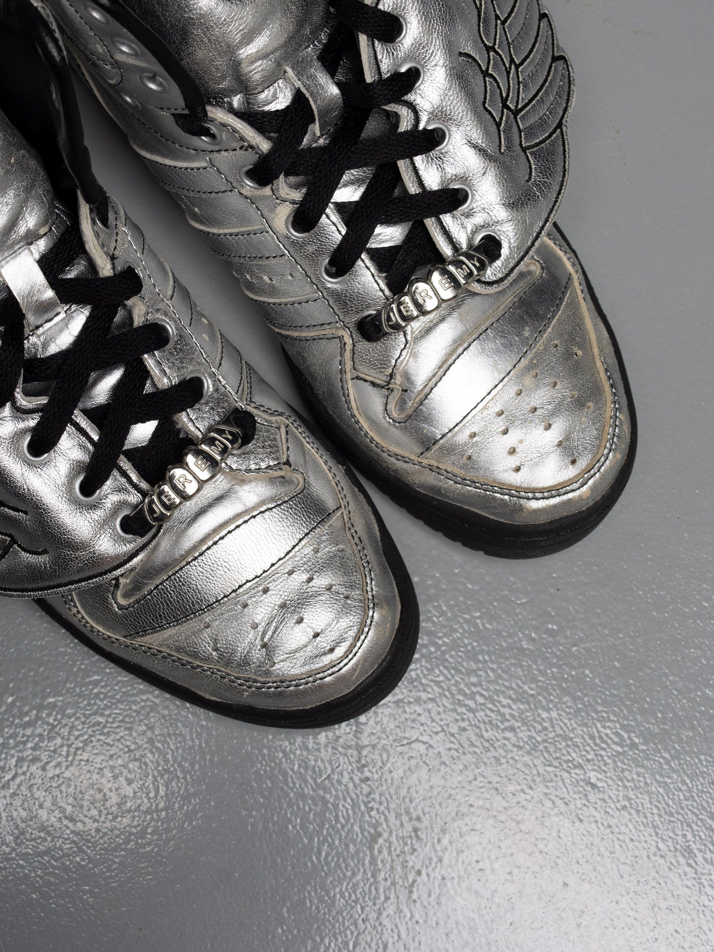 adidas Originals by Jeremy Scott A/W 2009 JS Wings (Metallic Silver/Black) - size 42