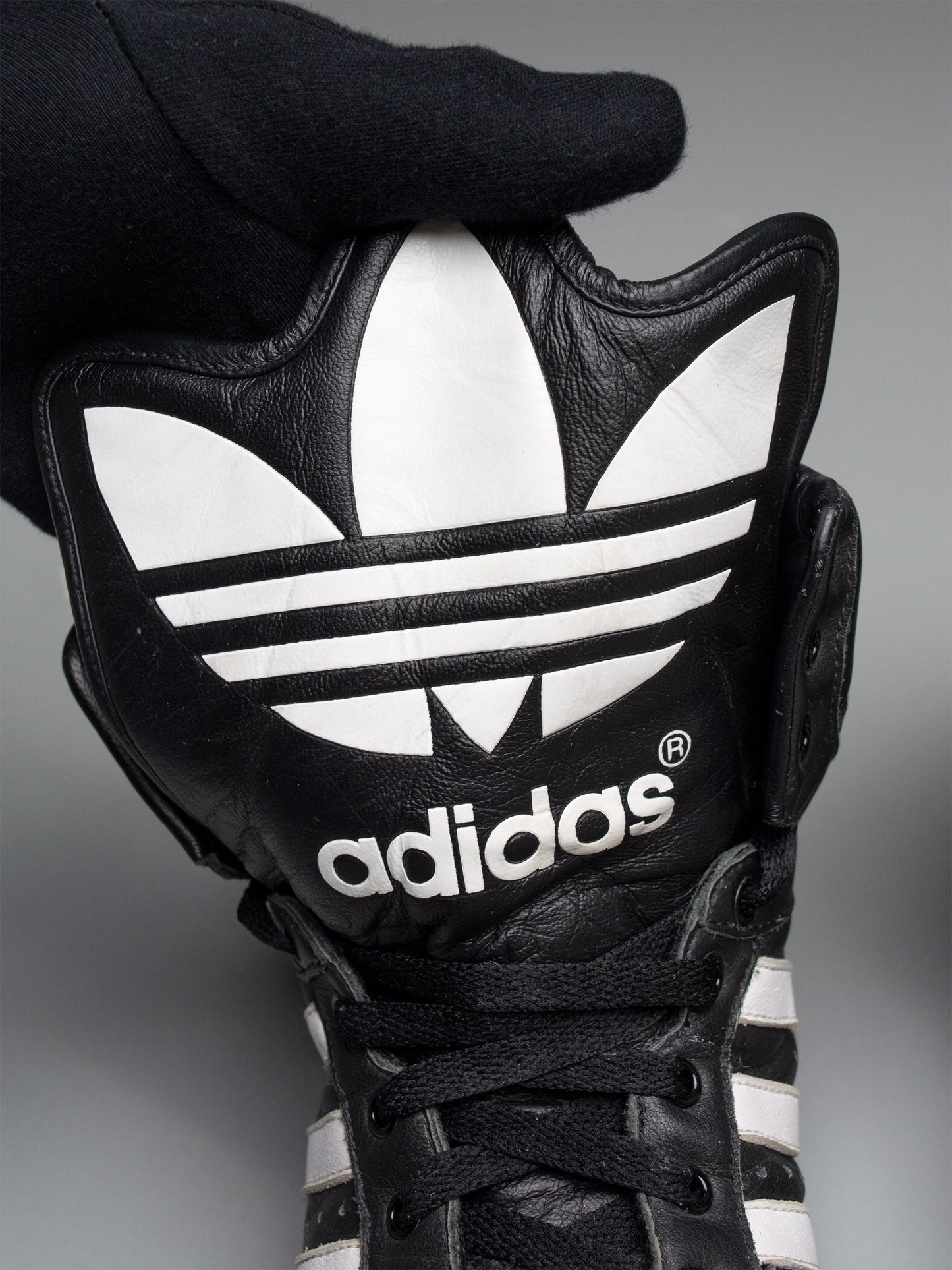 (sample) adidas Originals by Jeremy Scott S/S 2009 JS Logo (black) - size 42 2/3