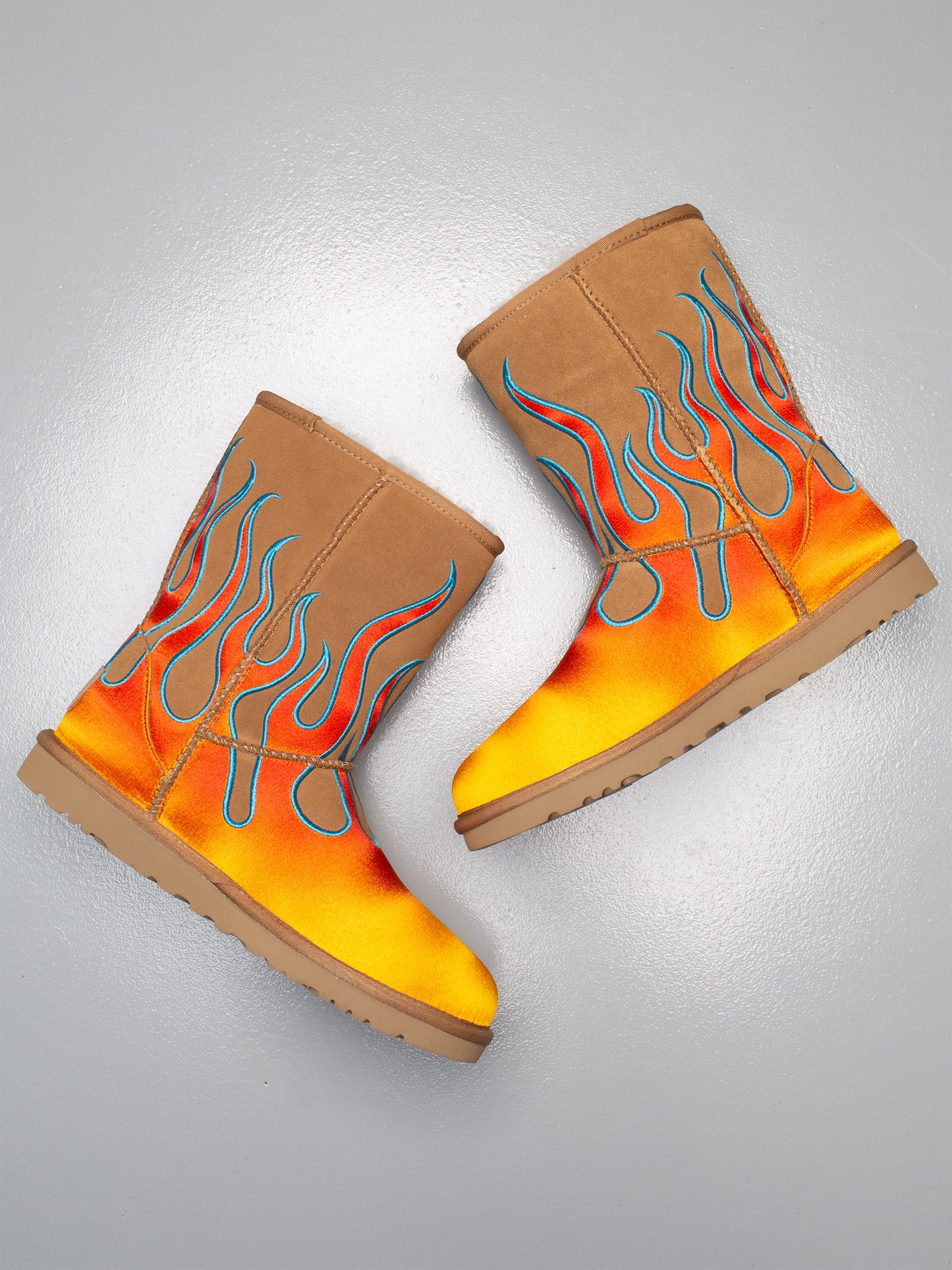 UGG X Jeremy Scott 2025 Classic Short Flames Boot - size 39.5