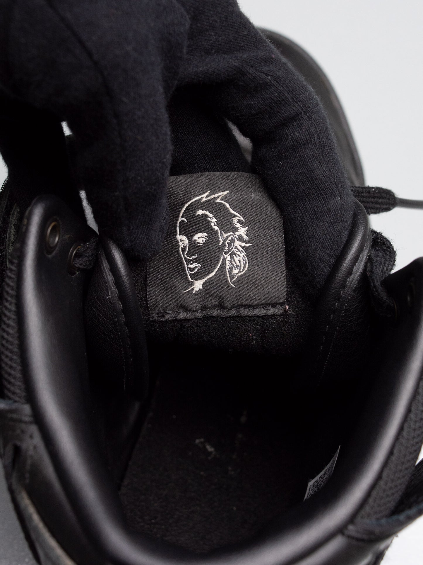 adidas Originals X Jeremy Scott 2022 JS Wings 4.0 (black) - size 44