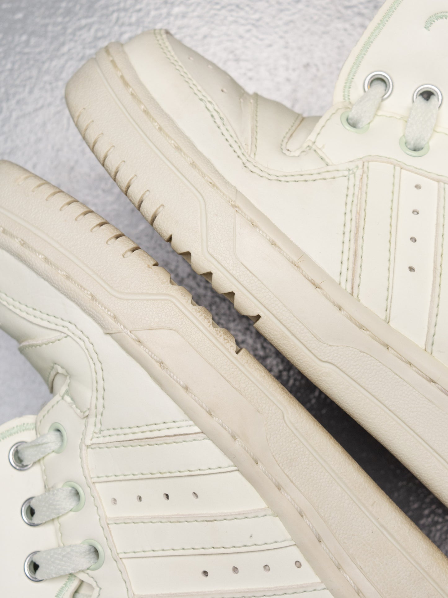 adidas Originals by Jeremy Scott S/S 2011 JS Wings Glow In The Dark - size 38
