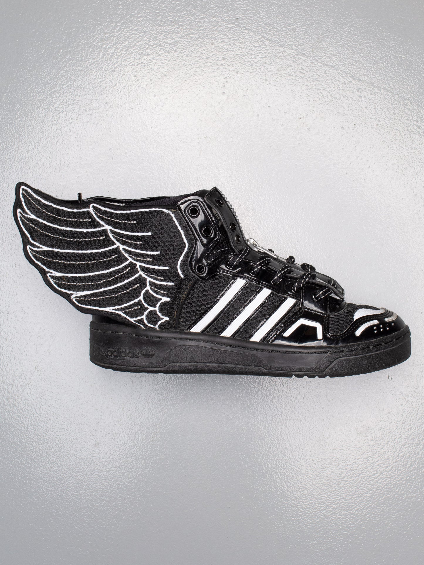 adidas Originals by Jeremy Scott 2015 JS Wings 2.0 Mesh (black) - size 39 1/3