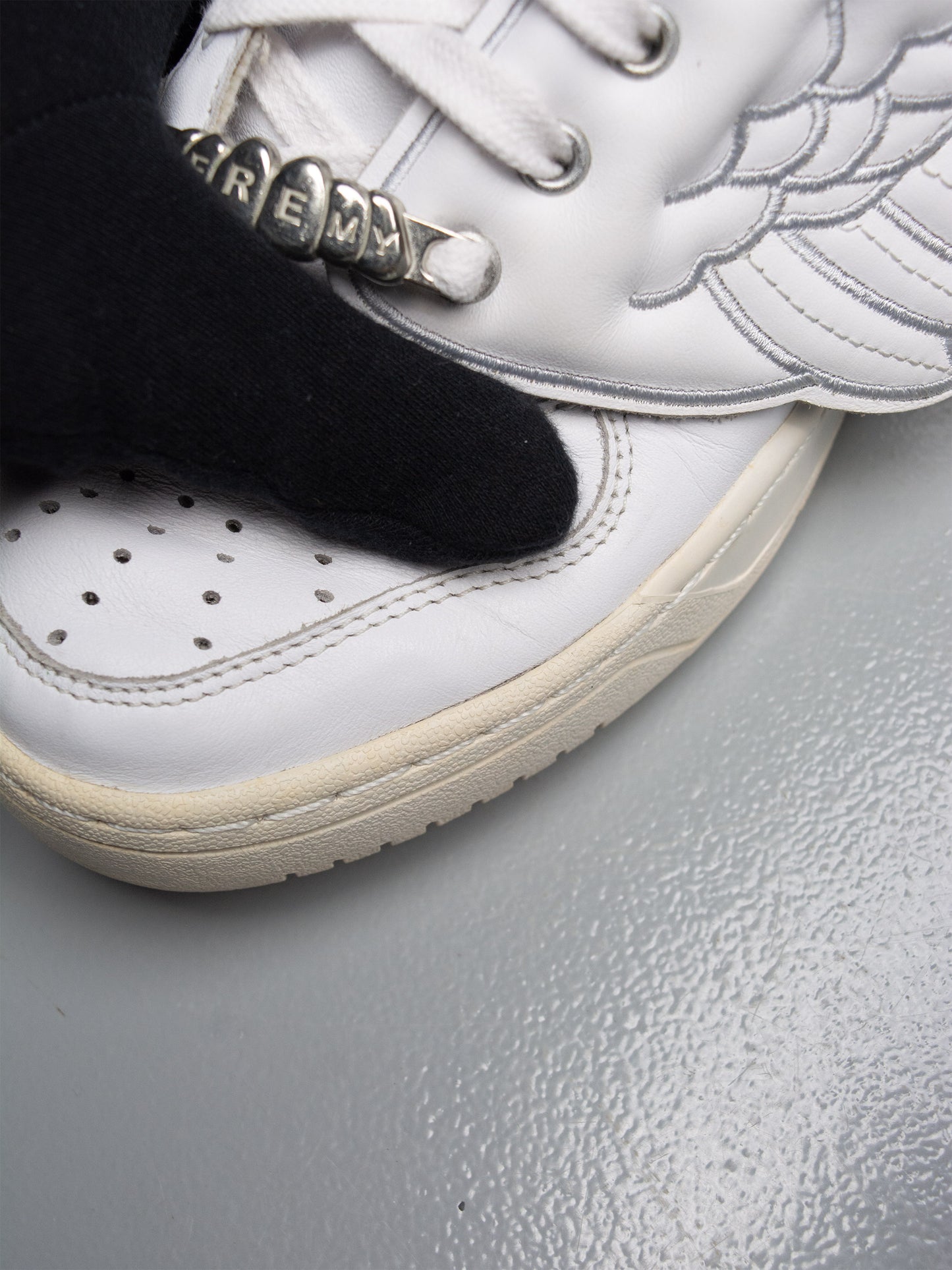 adidas Originals by Jeremy Scott S/S 2009 JS Wings (White/Silver) - size 39 1/3