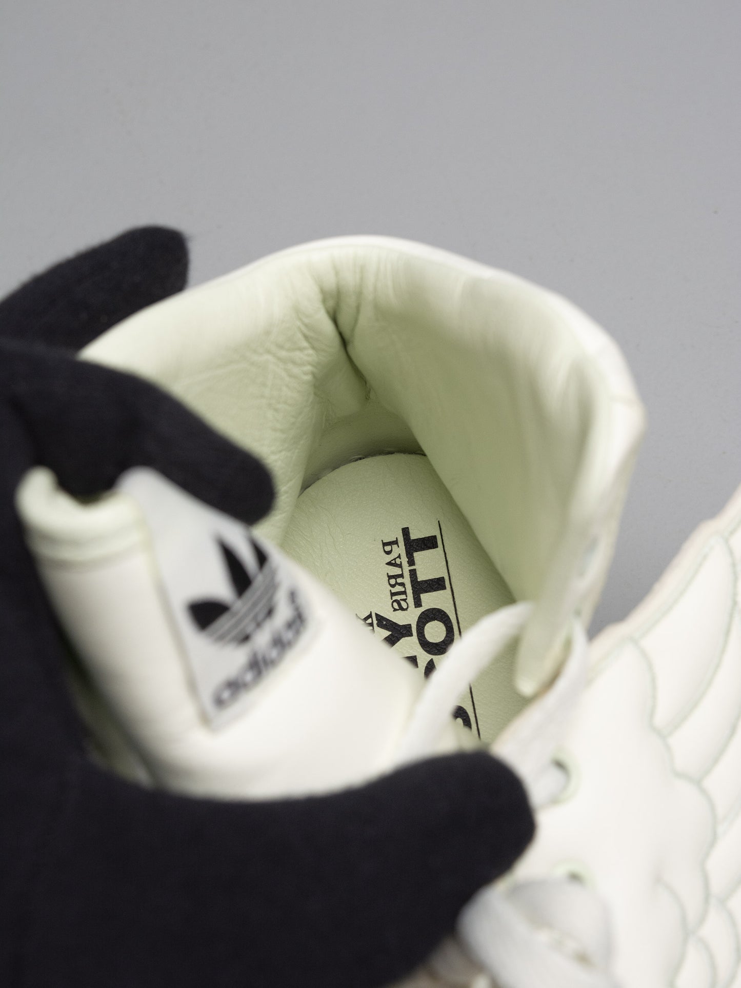 adidas Originals by Jeremy Scott S/S 2011 JS Wings Glow In The Dark - size 38