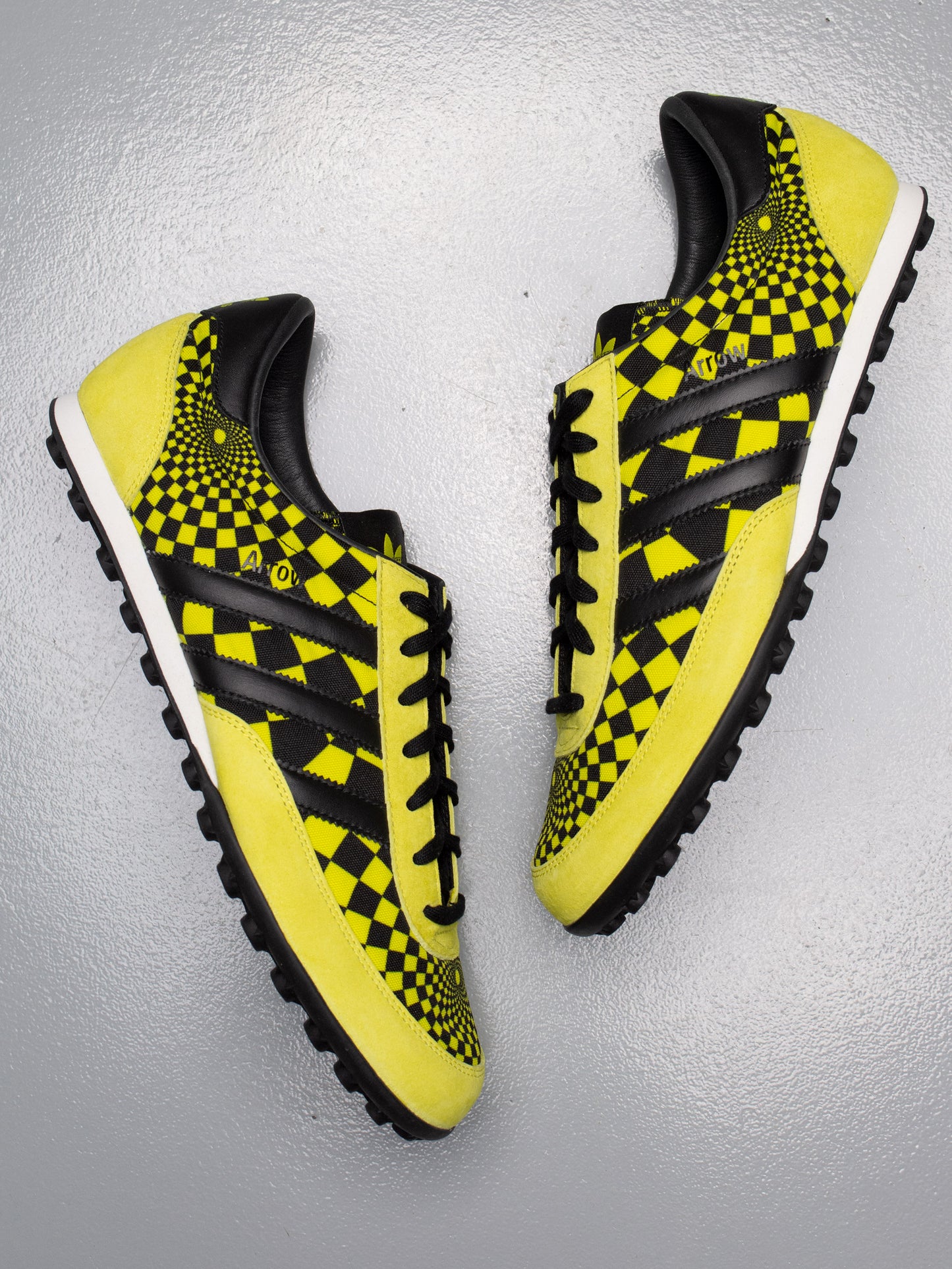 (sample) adidas Originals by Jeremy Scott A/W 2013 JS Arrow Opart - size 42 2/3
