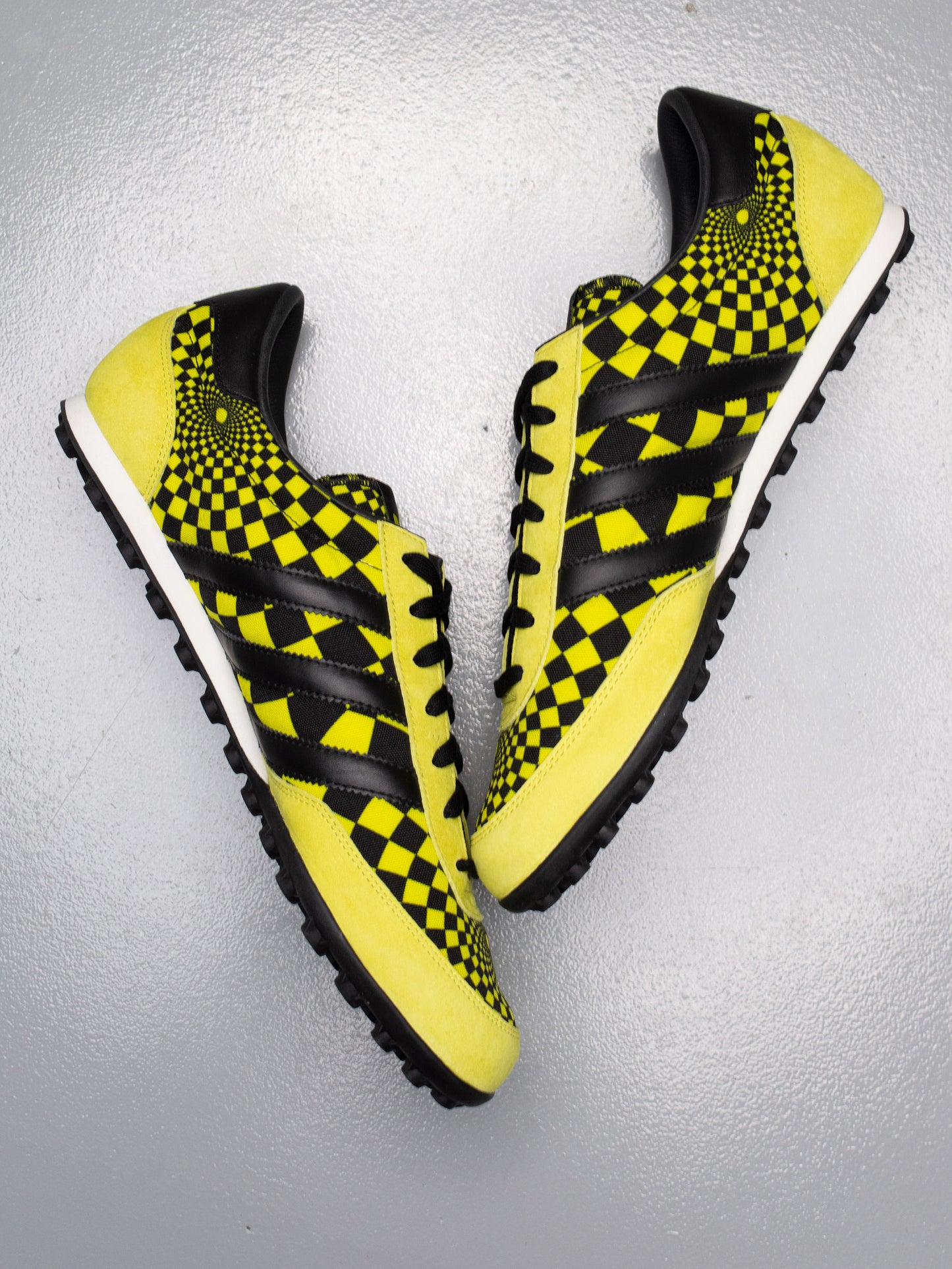(sample) adidas Originals by Jeremy Scott A/W 2013 JS Arrow Opart - size 42 2/3