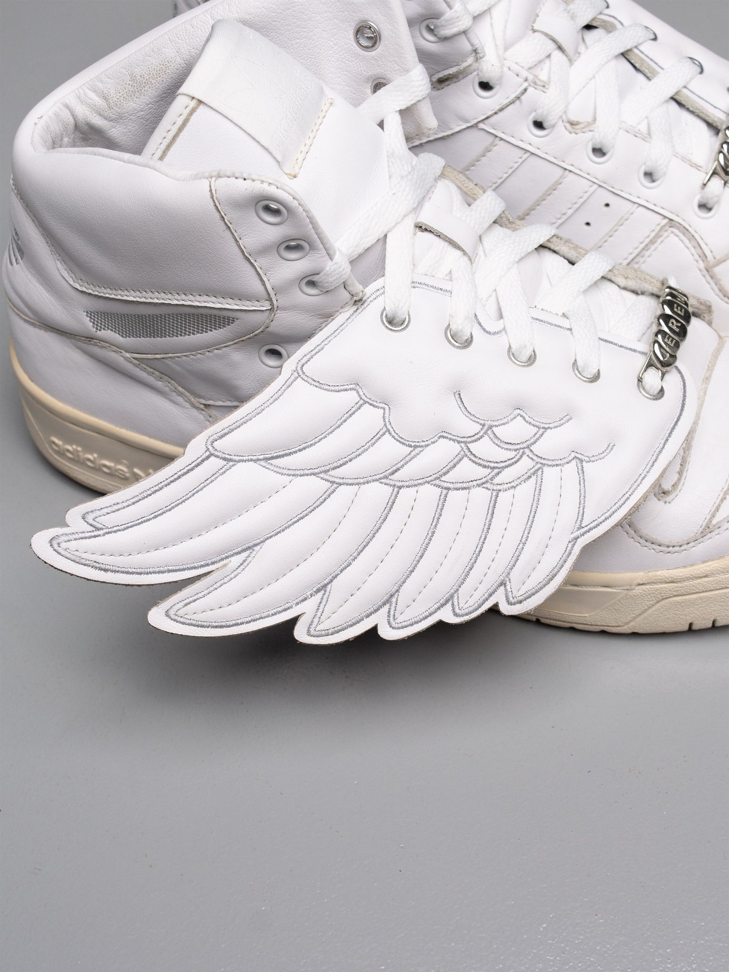 adidas Originals by Jeremy Scott S/S 2009 JS Wings (white/silver) - size 44 2/3