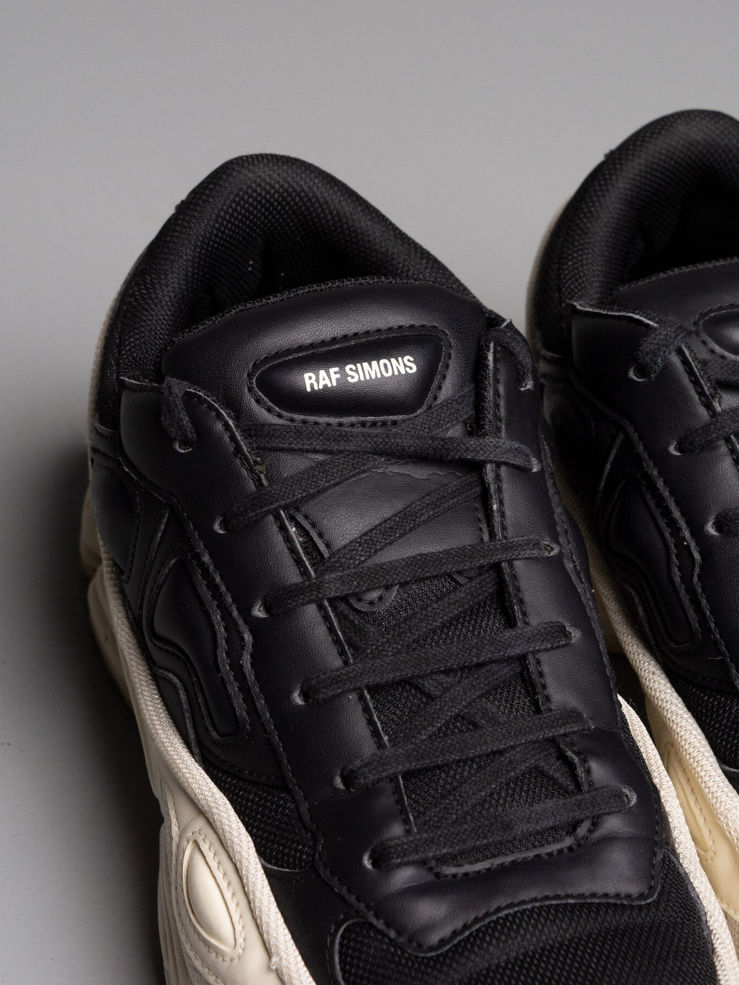 adidas X Raf Simons - A/W 2018 - RS Ozweego (white/black) - size 44