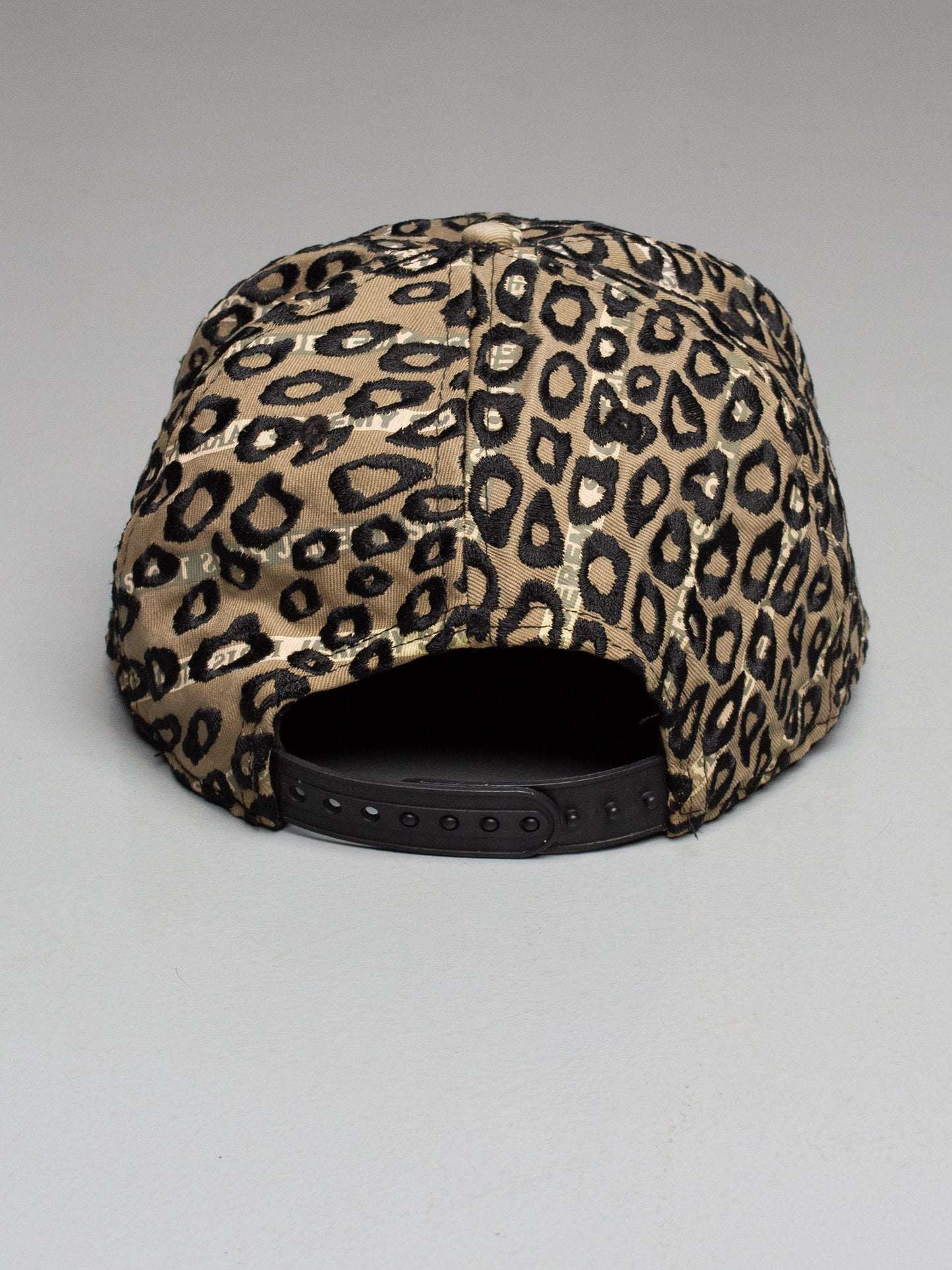 New Era X Jeremy Scott - S/S 2013 - leopard embroidered 9Fifty snapback - size S/M