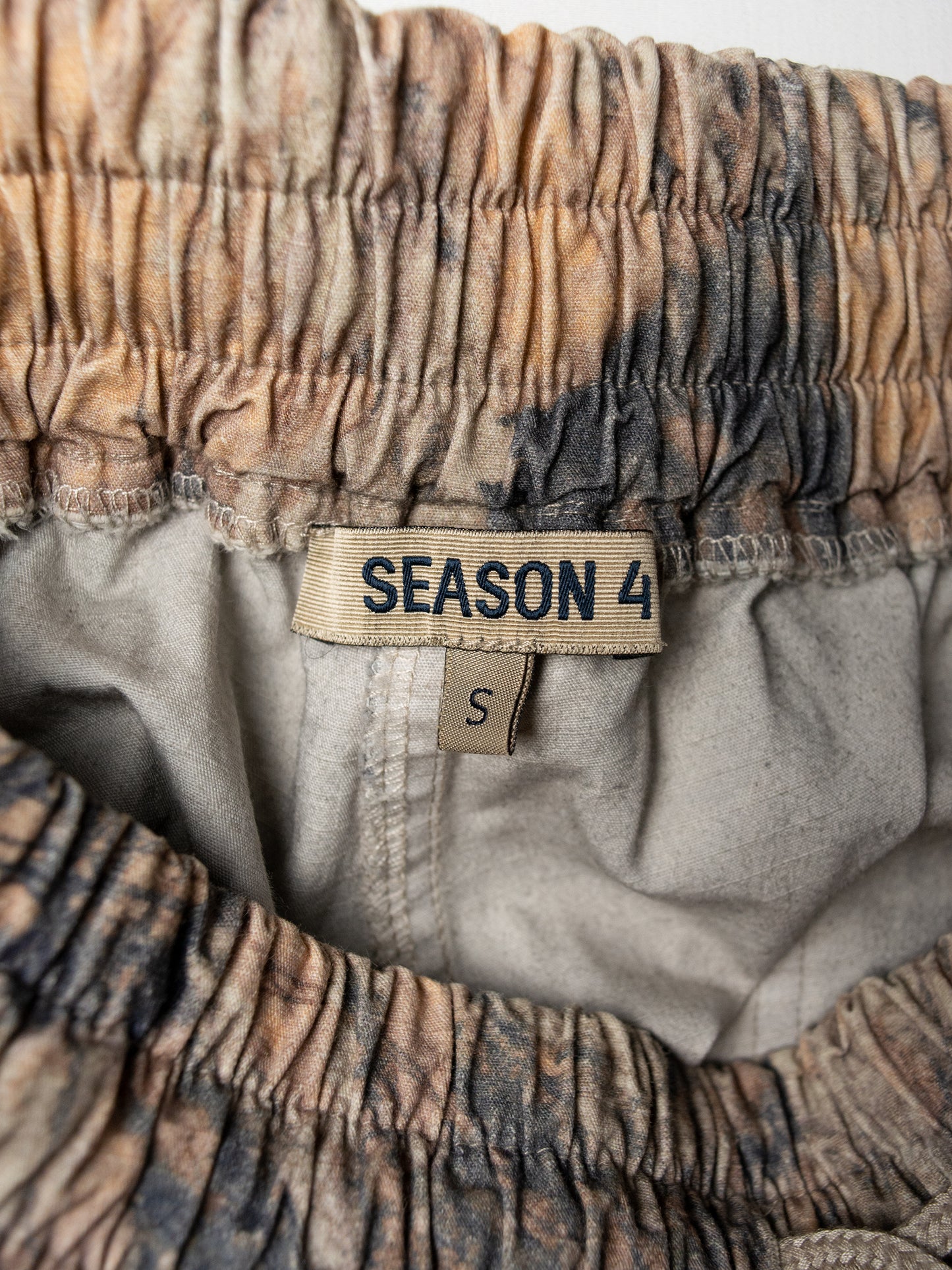 YEEZY Season 4 (2017) - camo cargo shorts - size S